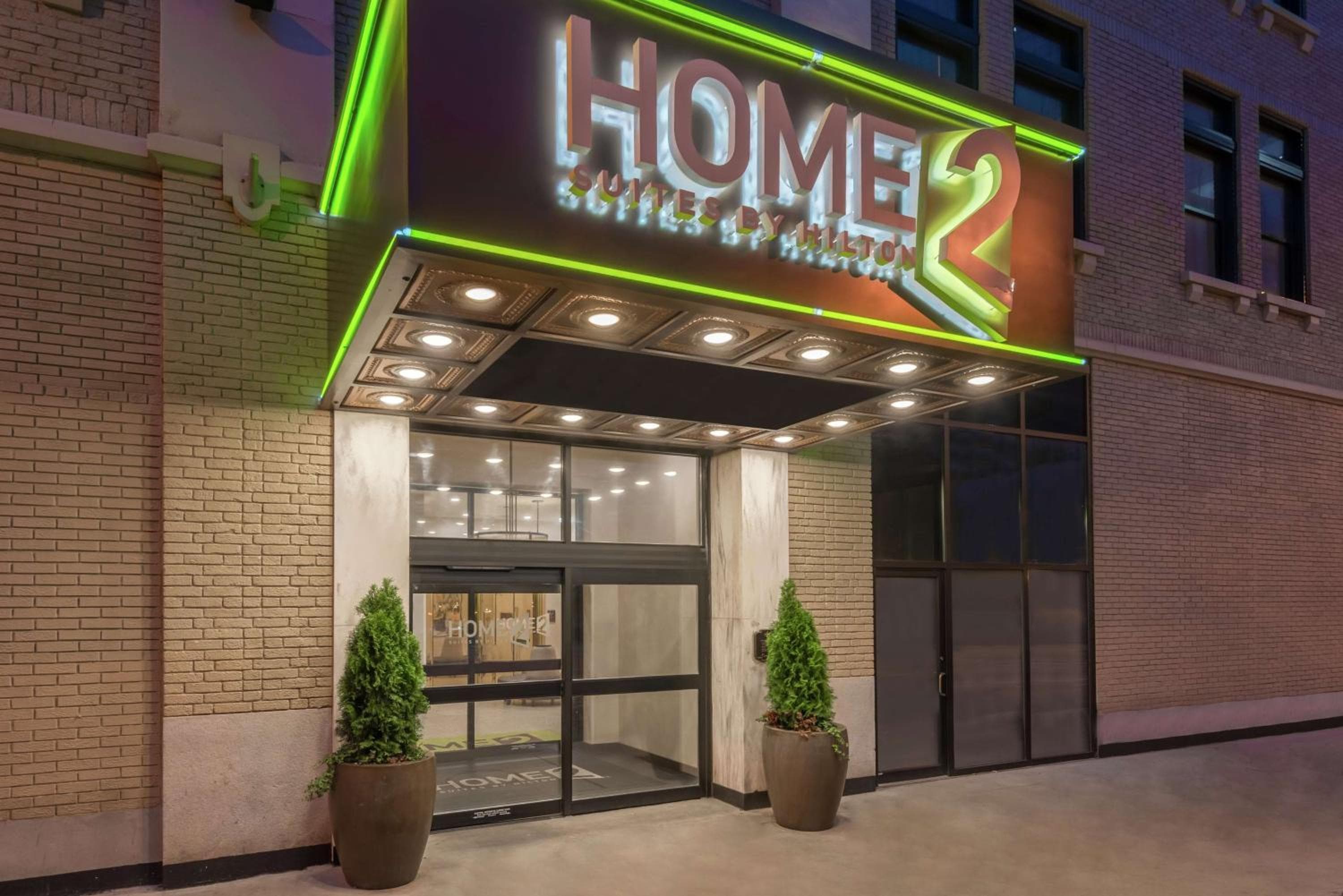 Home2 Suites by Hilton Atlanta Downtown: building