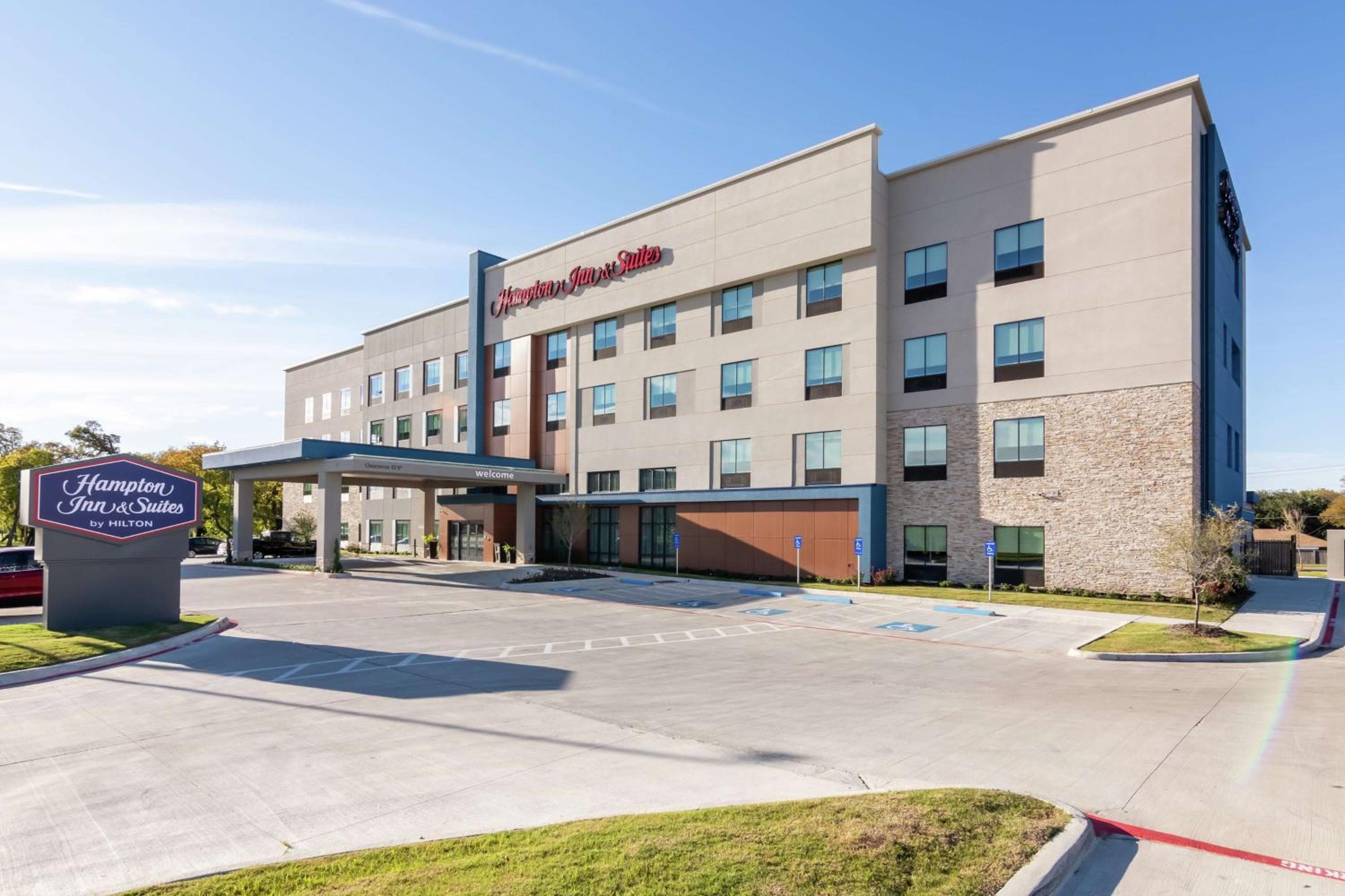 Hampton Inn & Suites Dallas East: building
