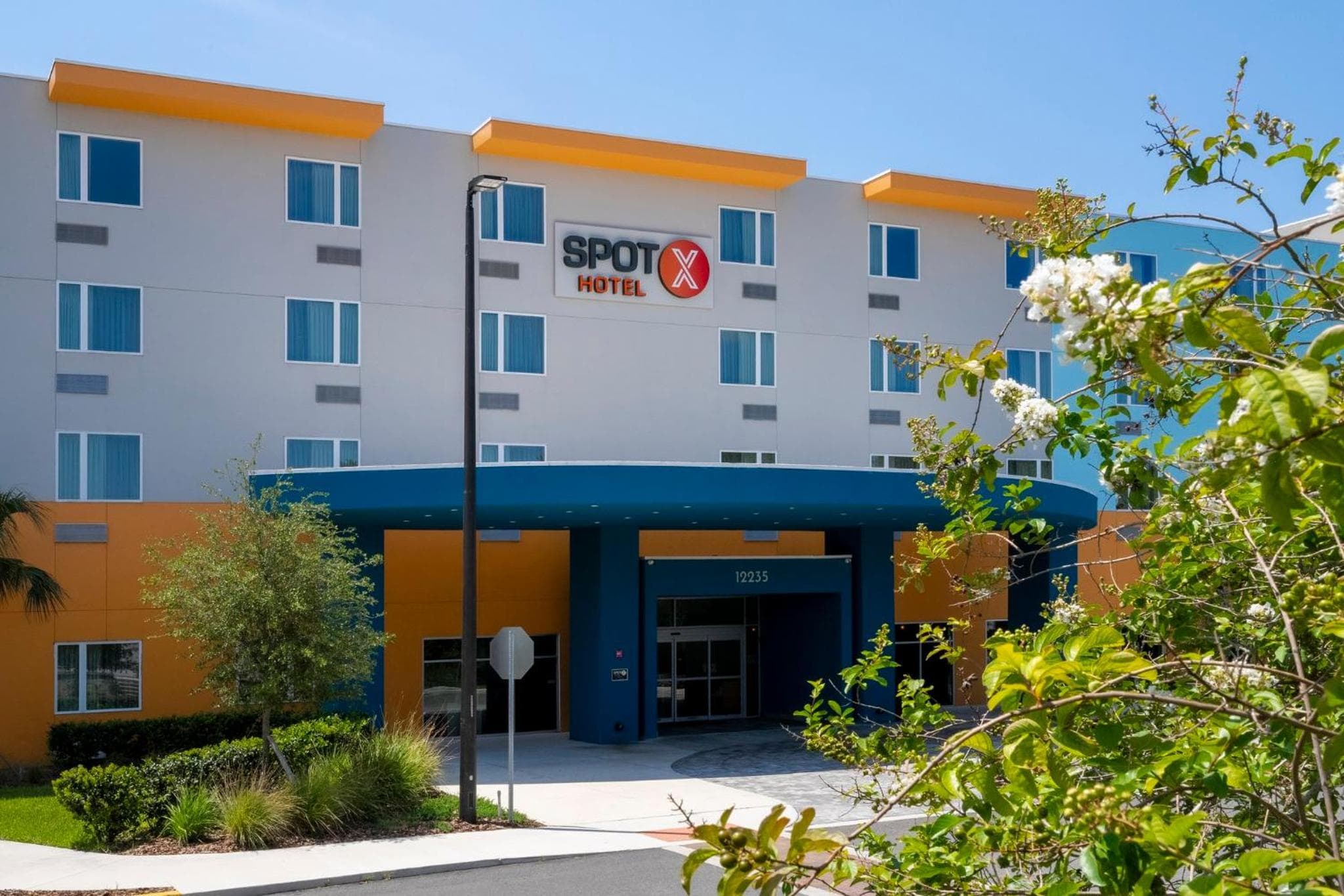 SPOT X Hotel Orlando Intl Dr by The Red Collection: building