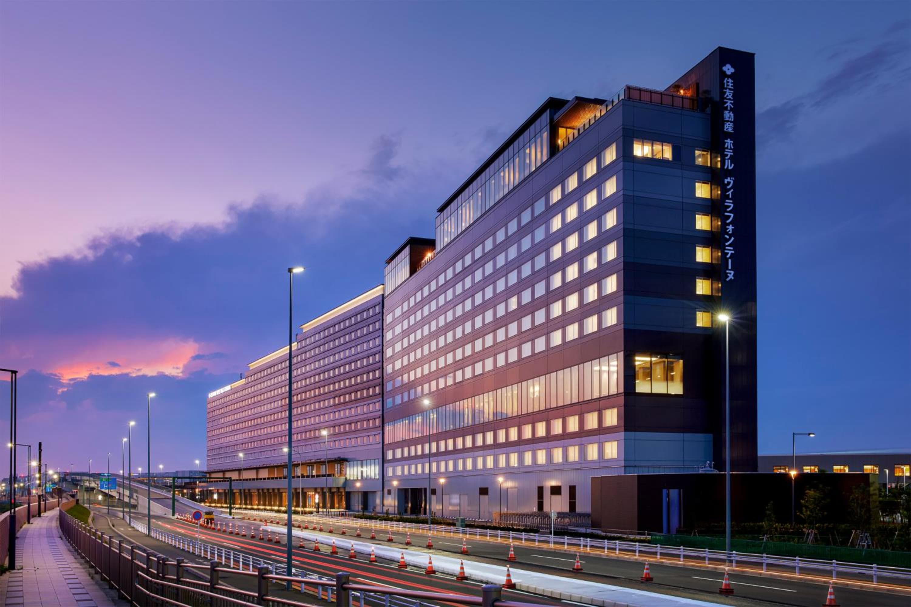Villa Fontaine Premier Haneda Airport - Directly connected to Haneda Airport Terminal 3: building