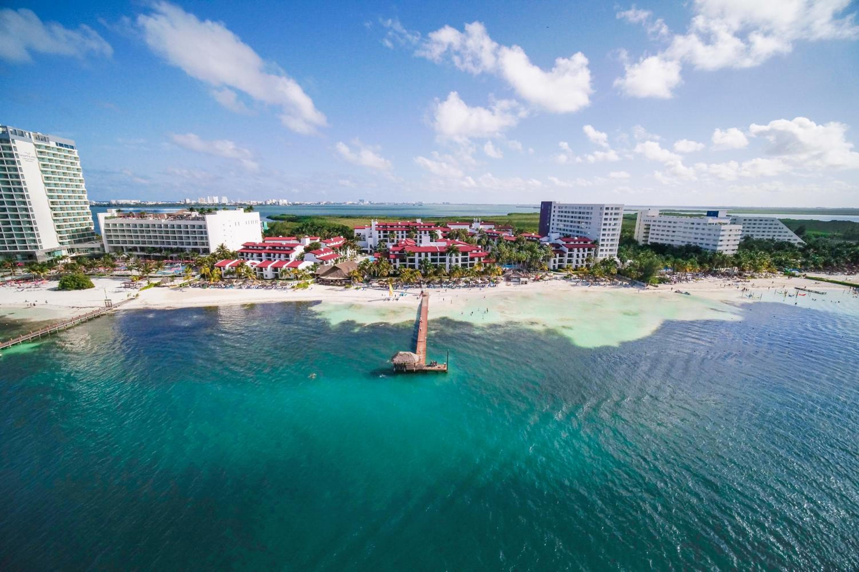 Holiday Inn Club Vacations The Royal Cancun All Inclusive: building