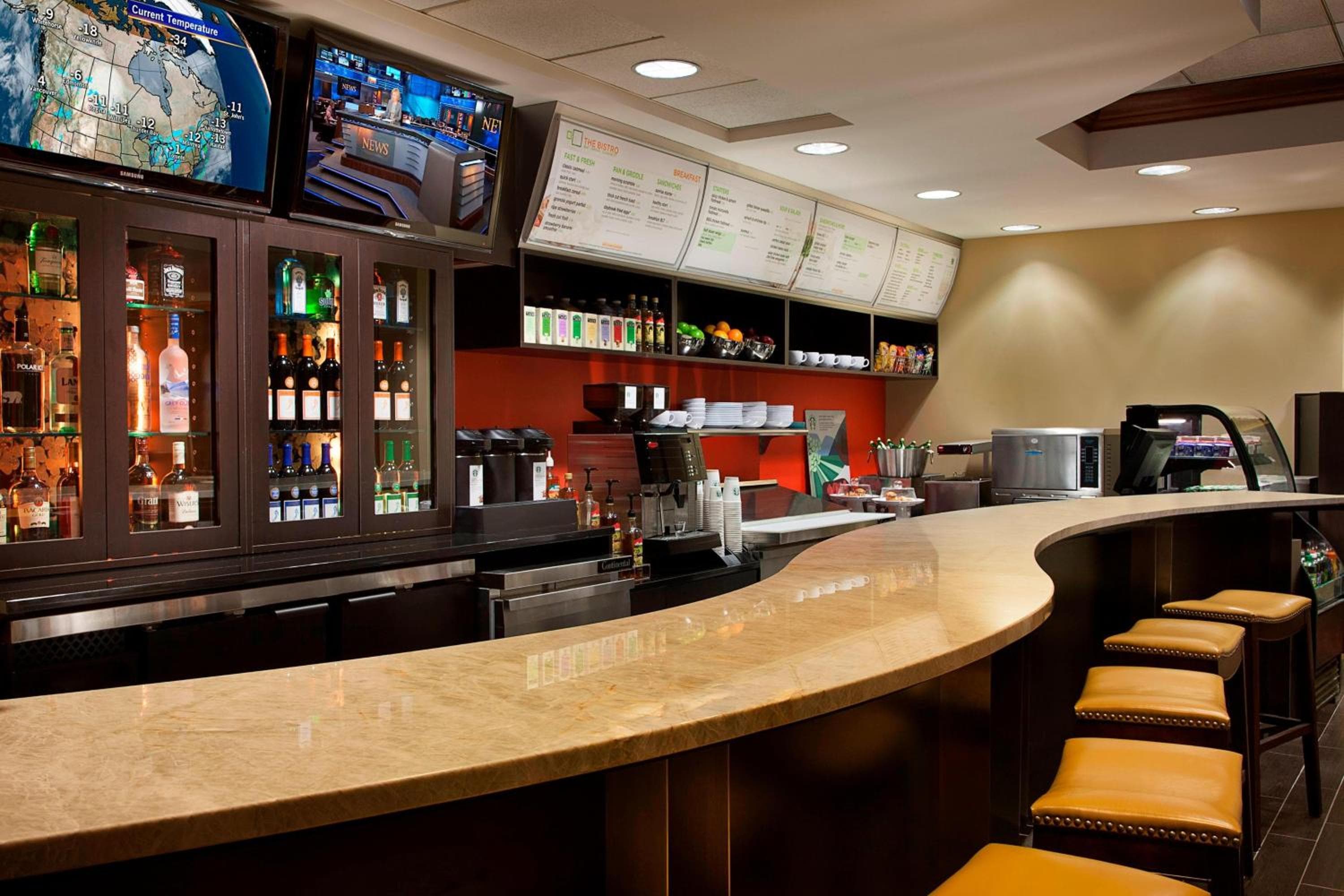 Courtyard by Marriott Toronto Airport: dining