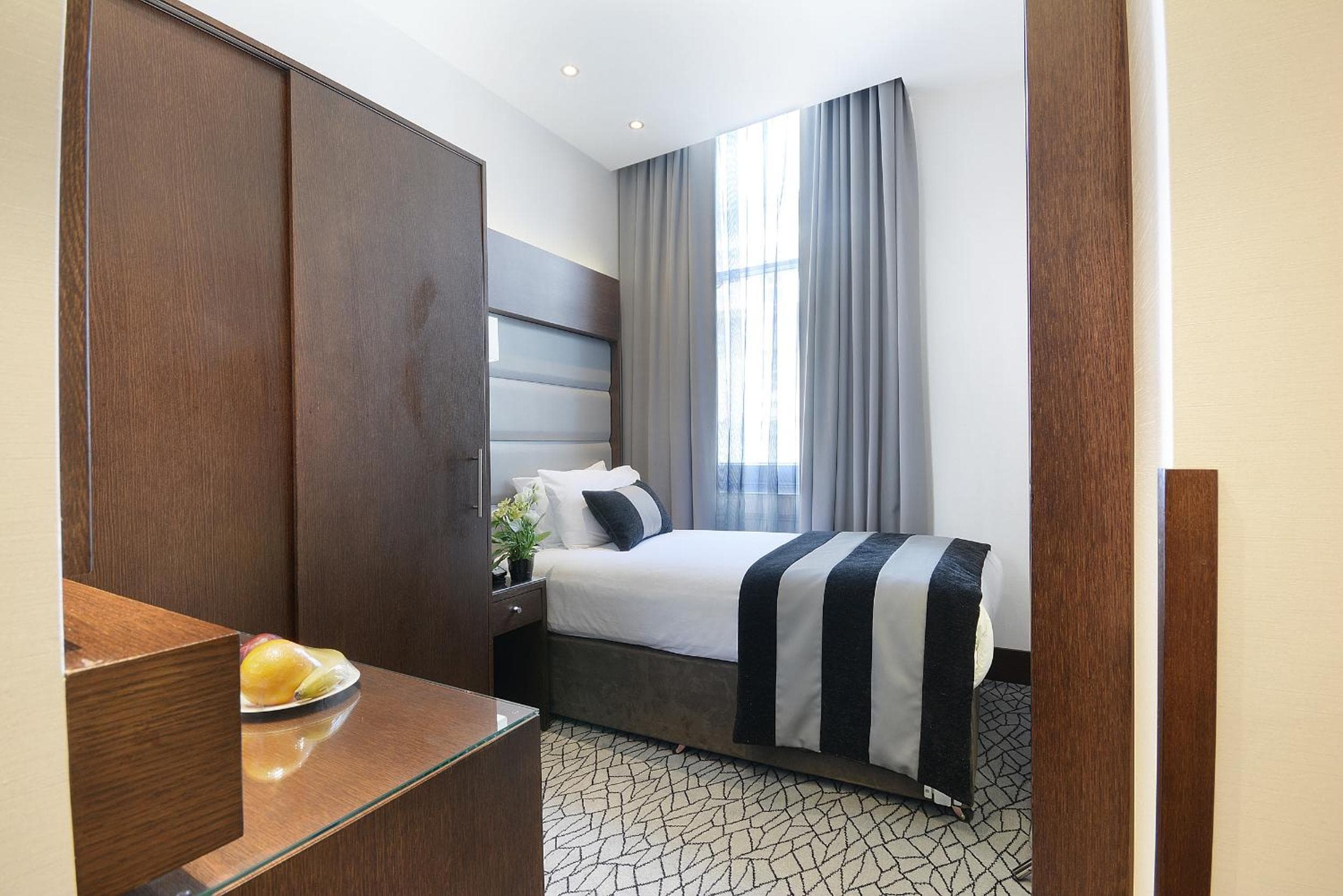 Sunday London Paddington Hotel: hotel room