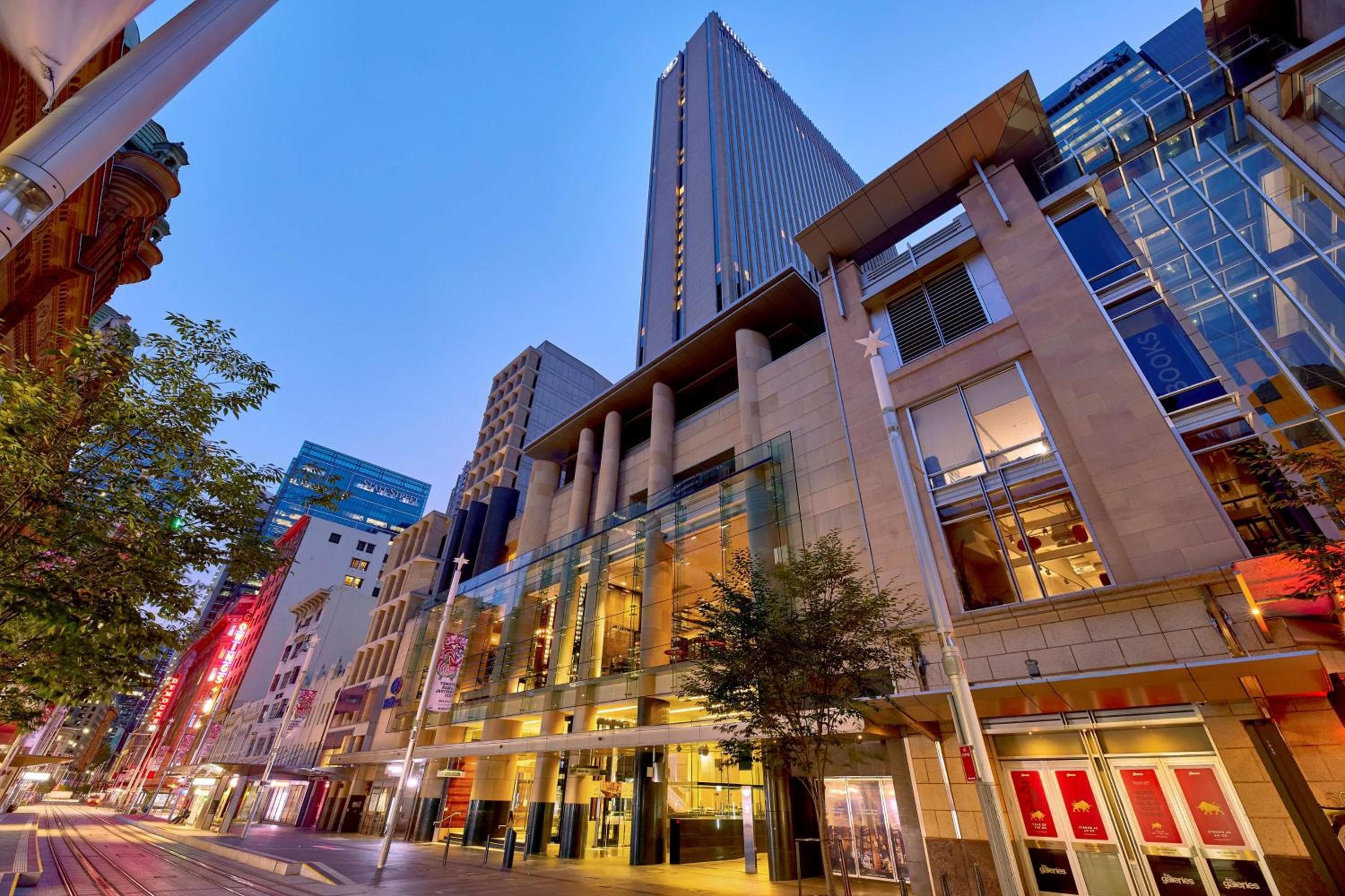 Hilton Sydney: building