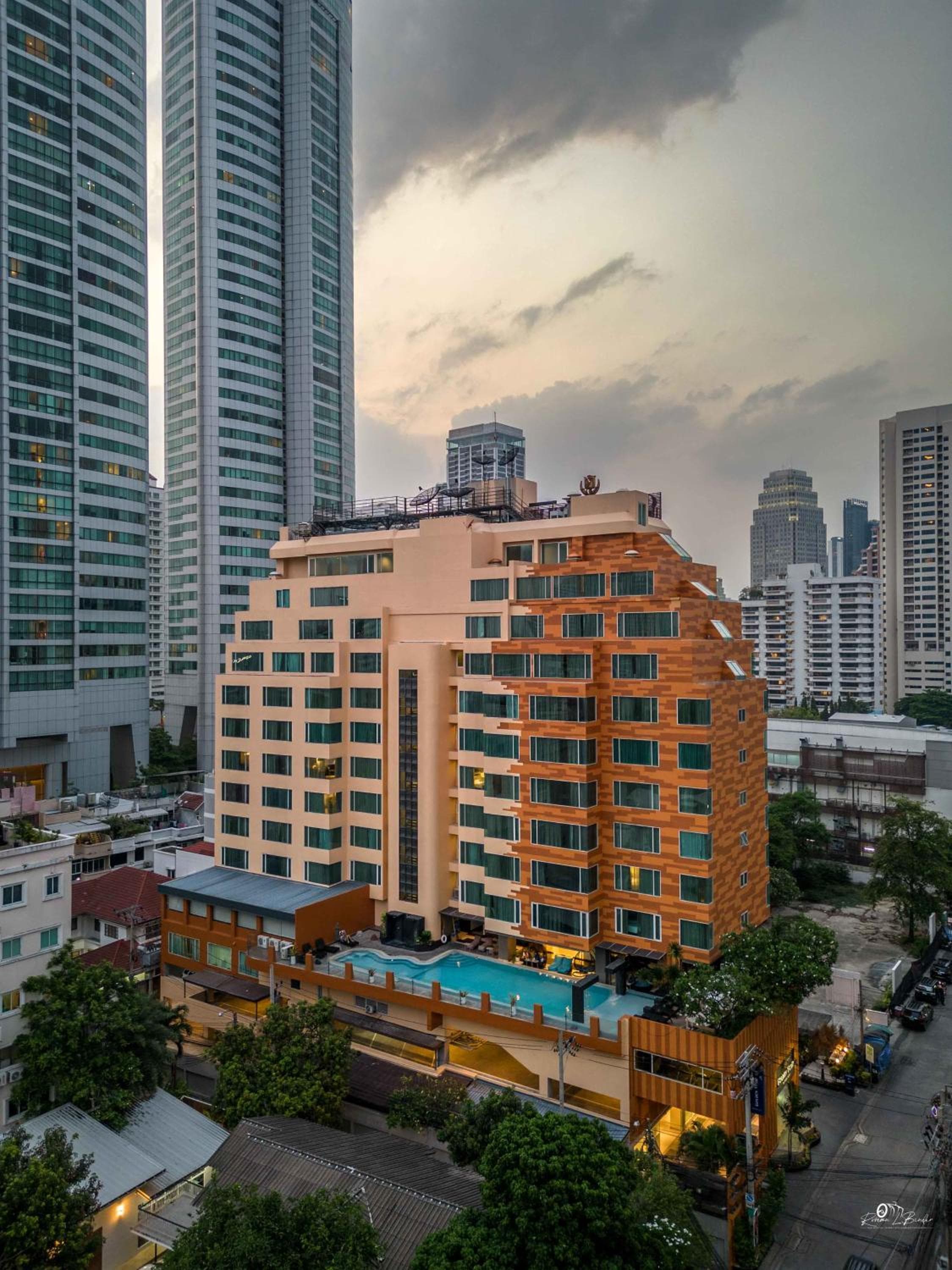 The Mandison Bangkok - Formerly Golden Tulip Mandison Suites: building