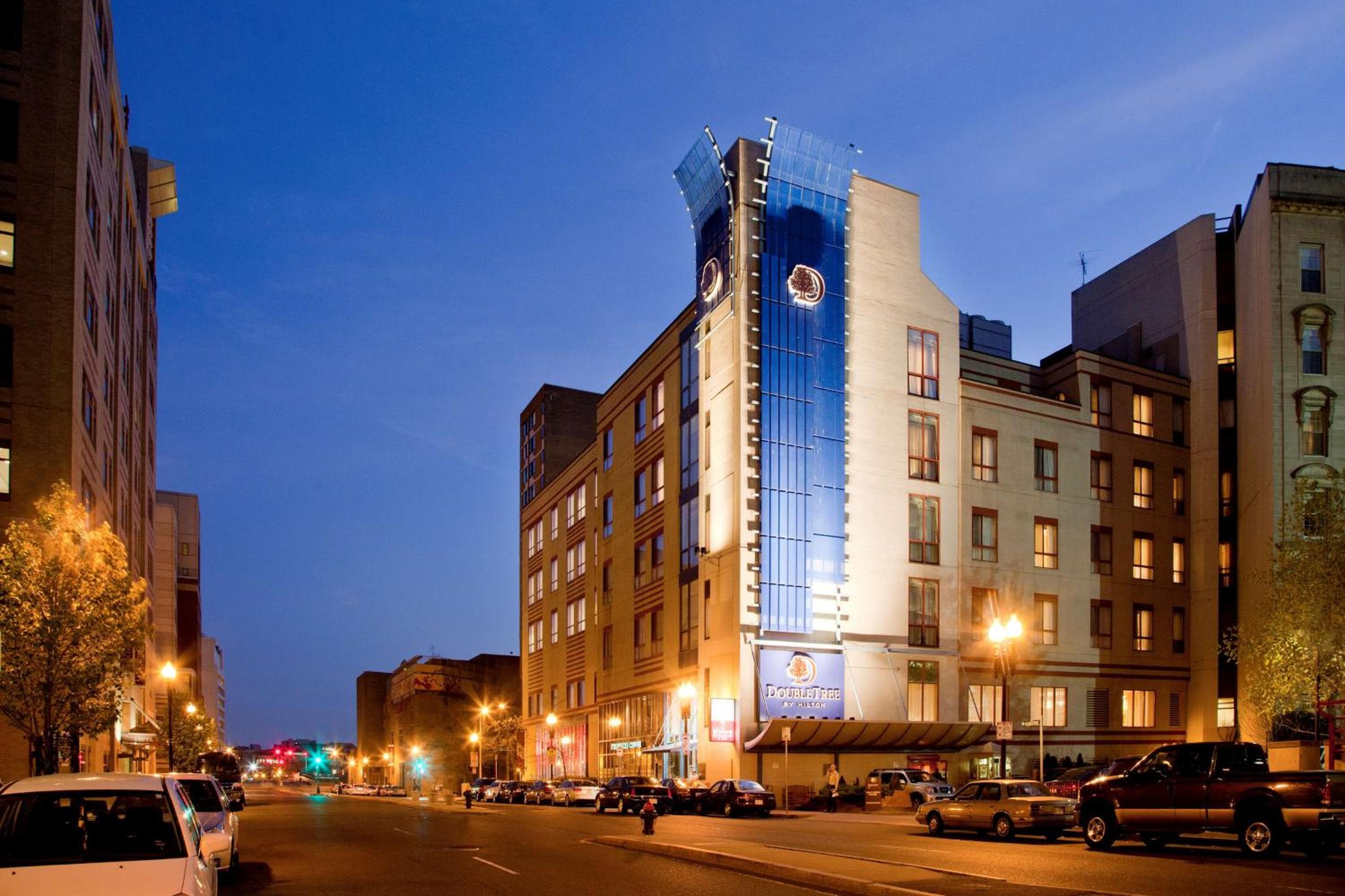 DoubleTree by Hilton Hotel Boston - Downtown: building