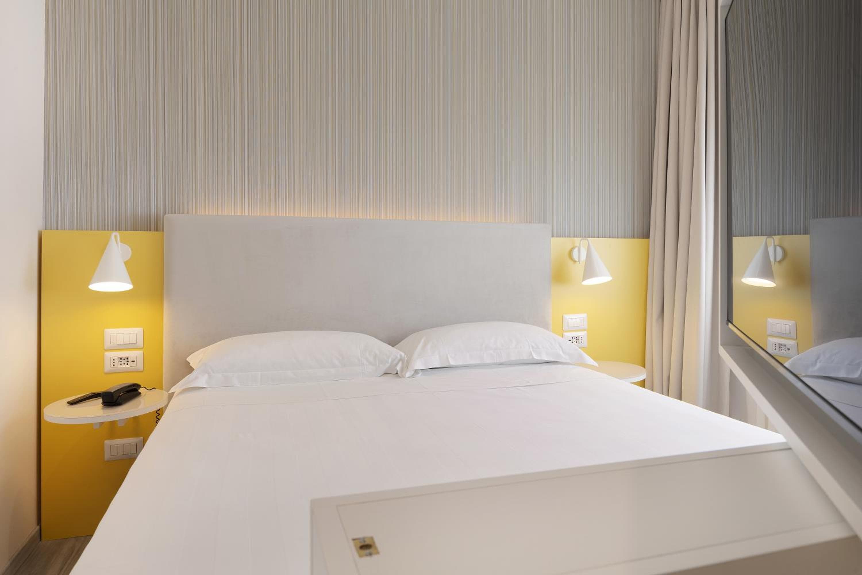Adesso Hotel: hotel room