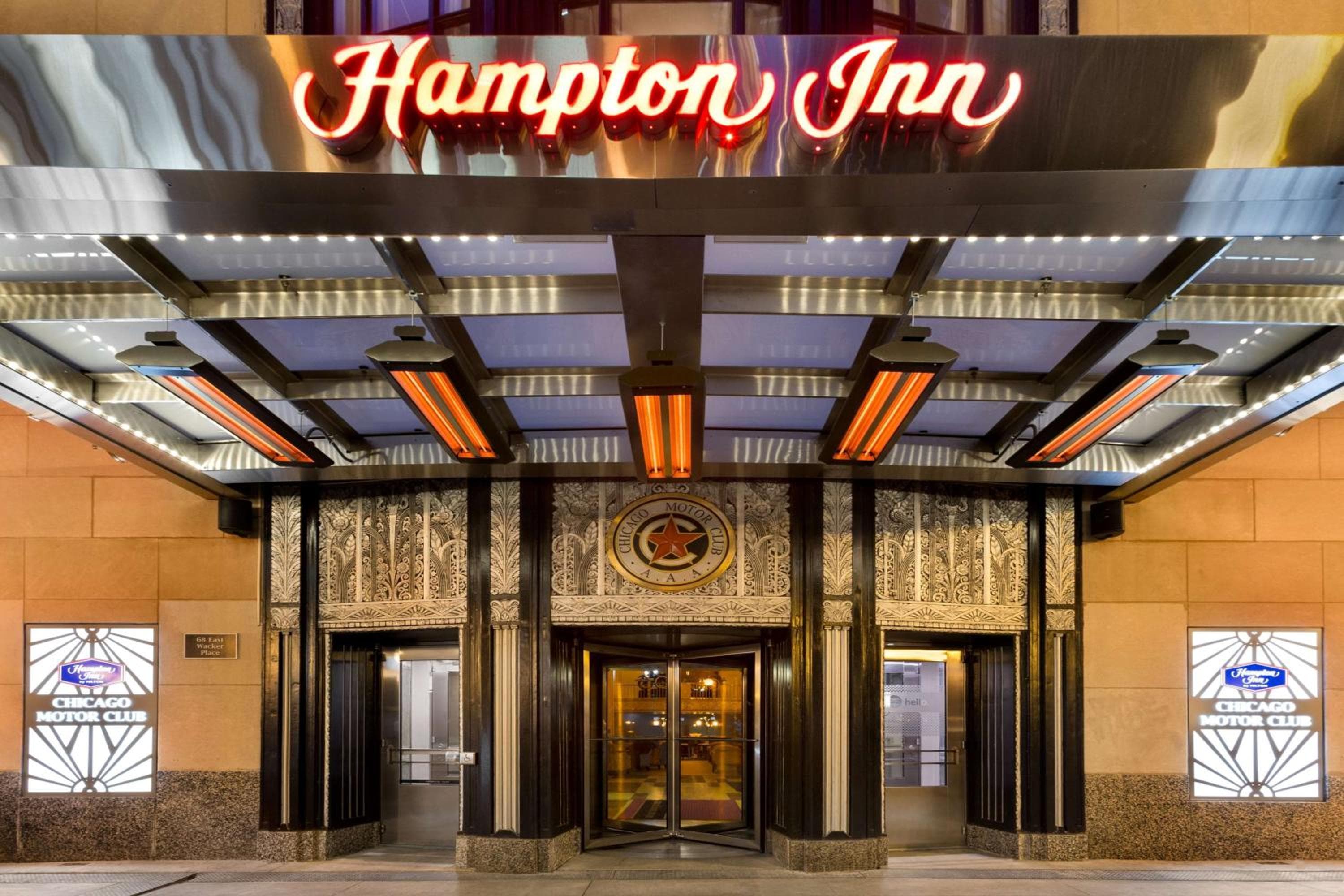 Hampton Inn Chicago Downtown/N Loop/Michigan Ave: building