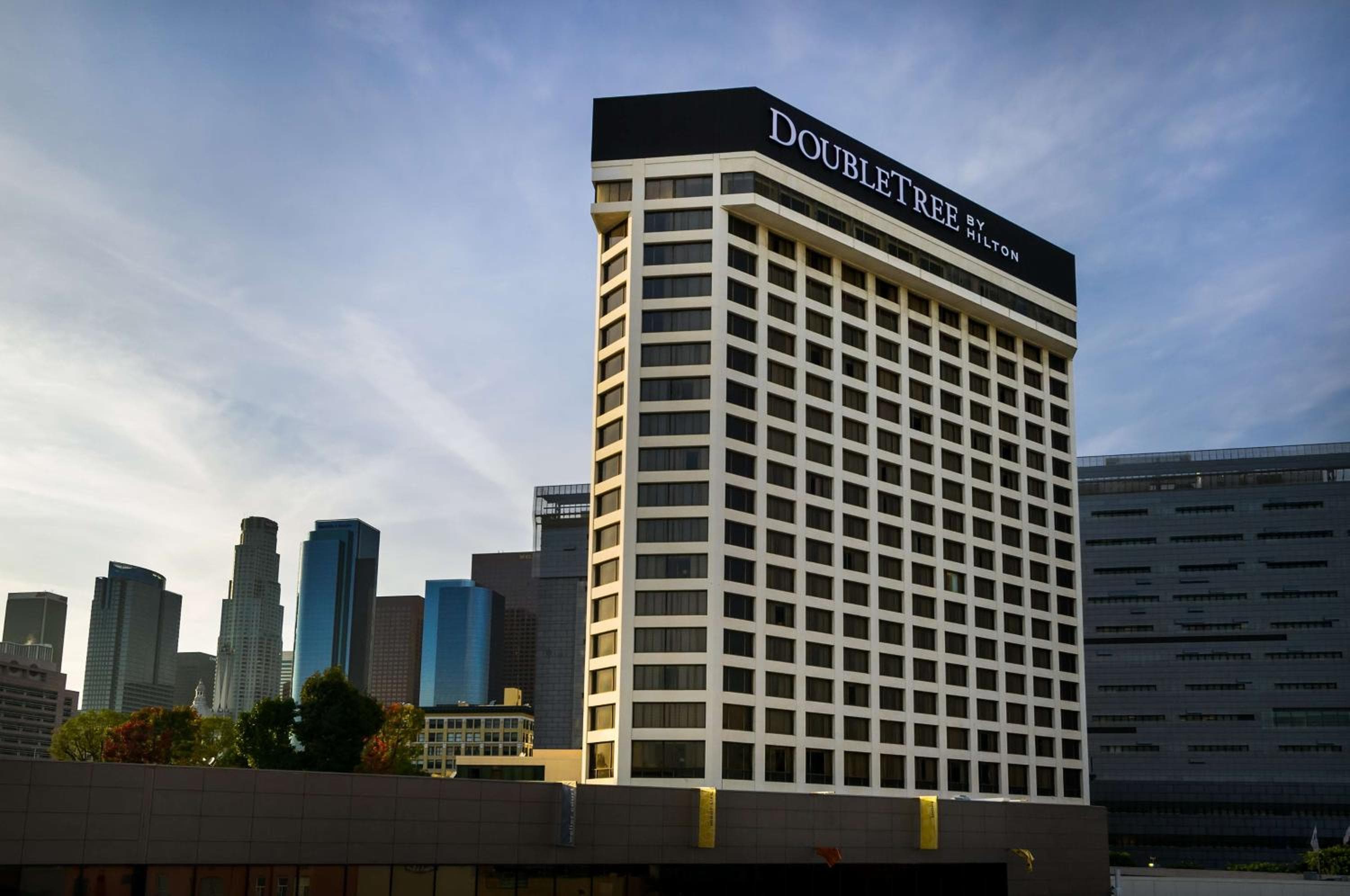 Doubletree by Hilton Los Angeles Downtown: building