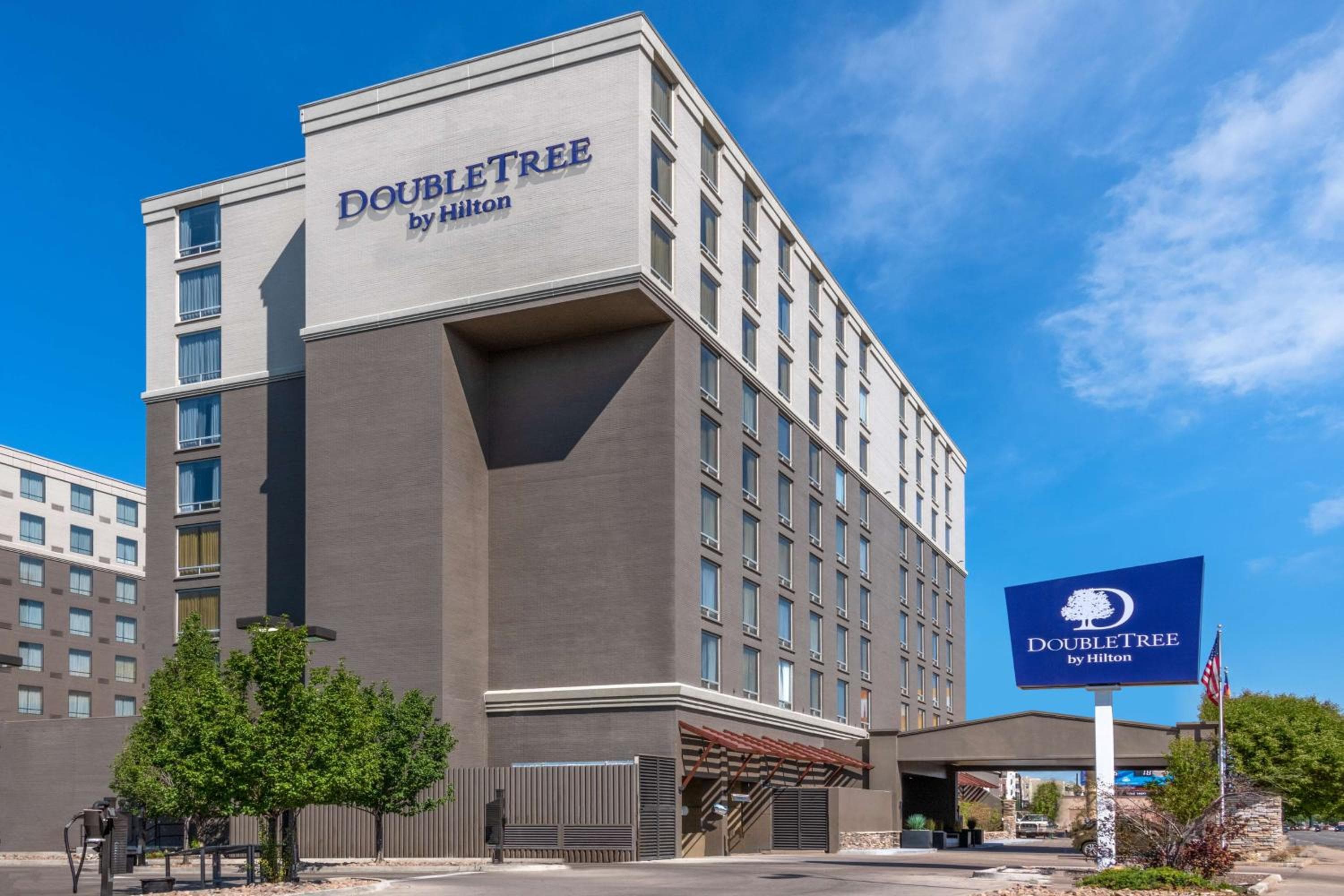 DoubleTree by Hilton Denver Cherry Creek, CO: building