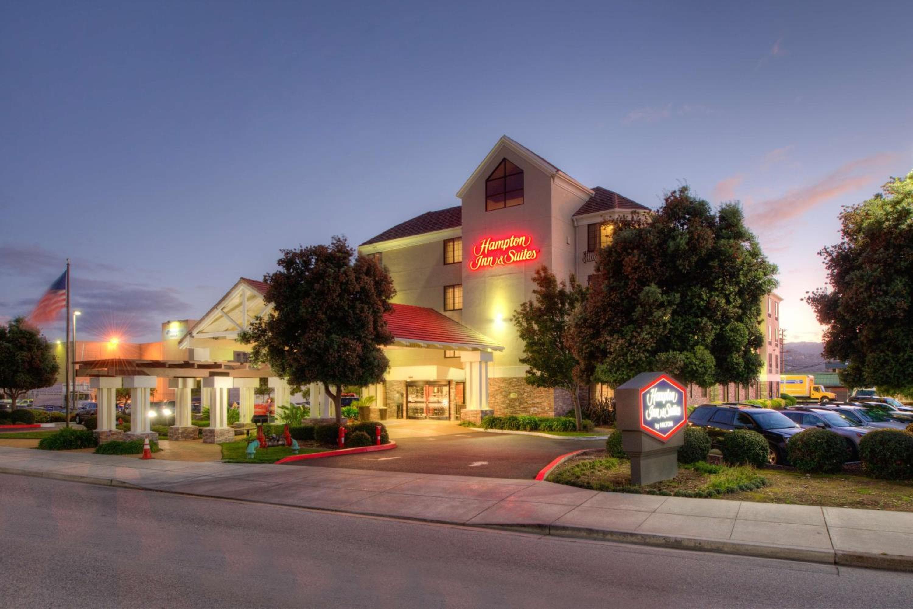 Hampton Inn & Suites San Francisco-Burlingame-Airport South: building