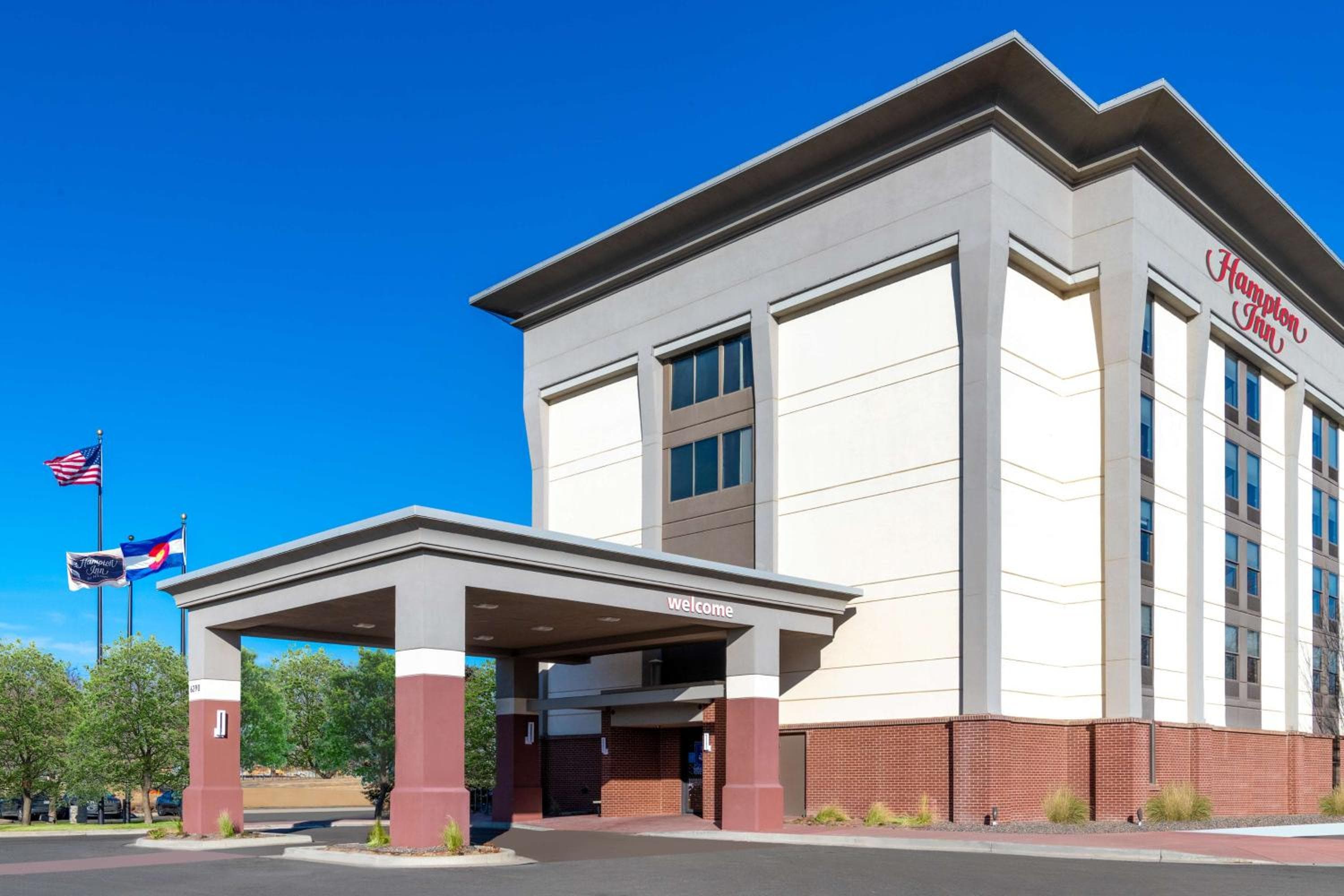 Hampton Inn Denver-International Airport: building