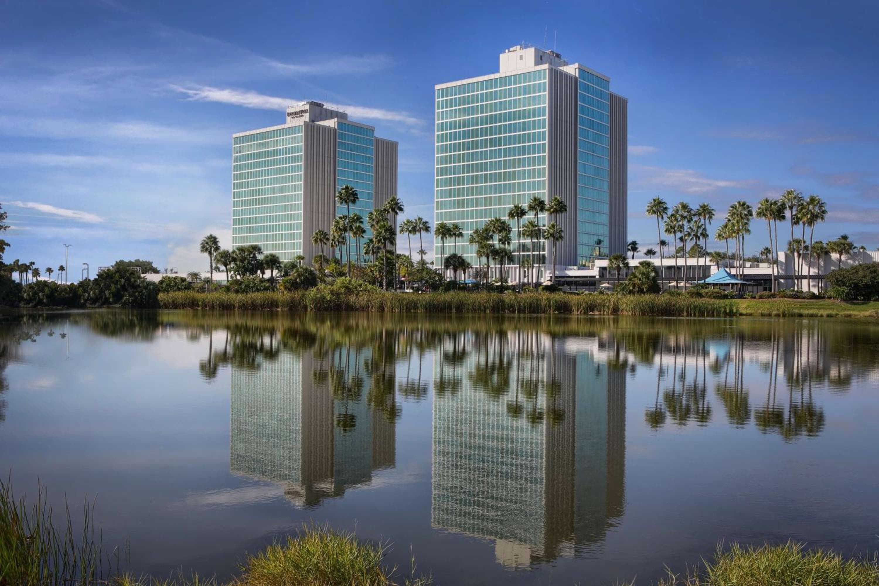 DoubleTree by Hilton at the Entrance to Universal Orlando: building