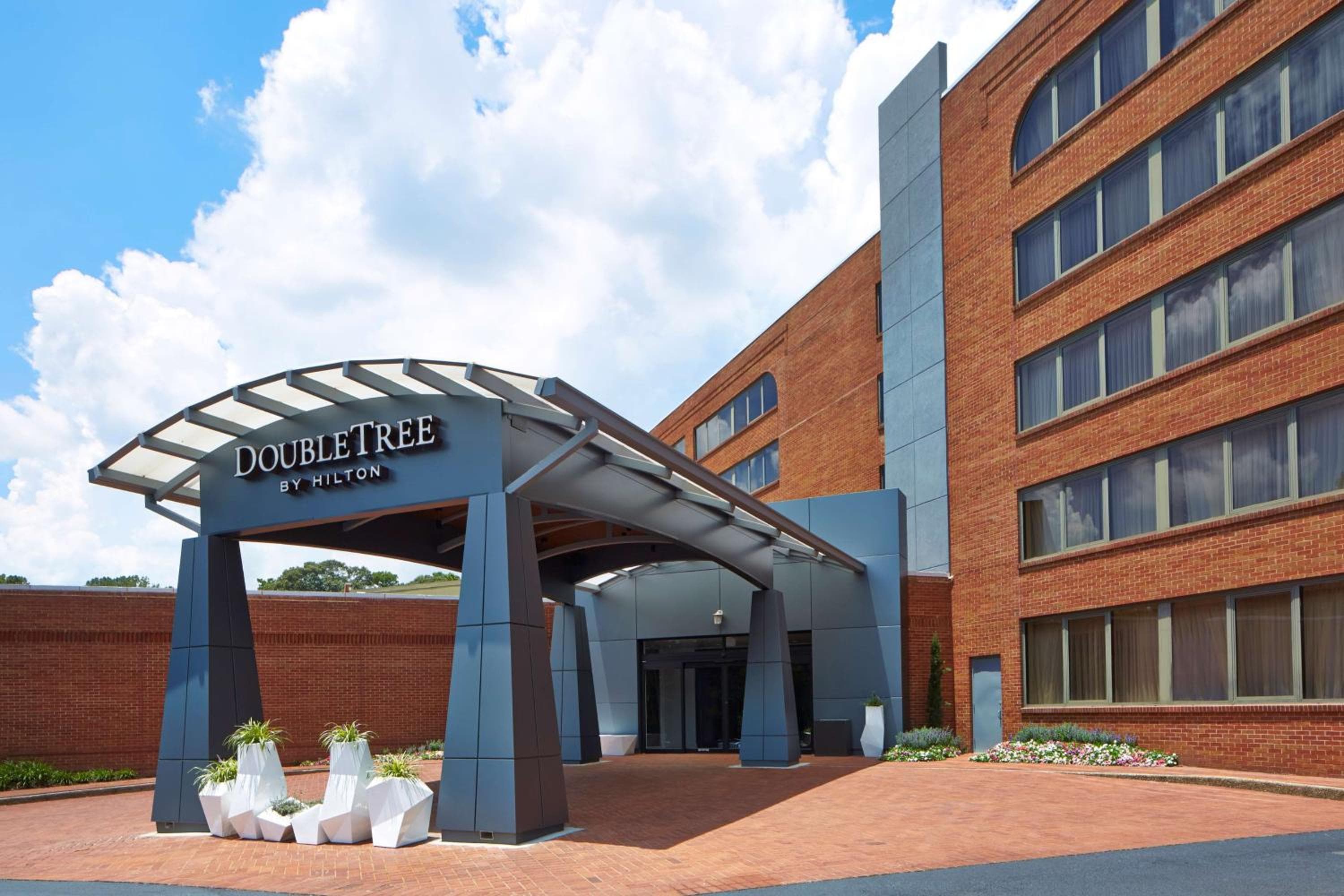 Doubletree By Hilton Atlanta Perimeter Dunwoody: building