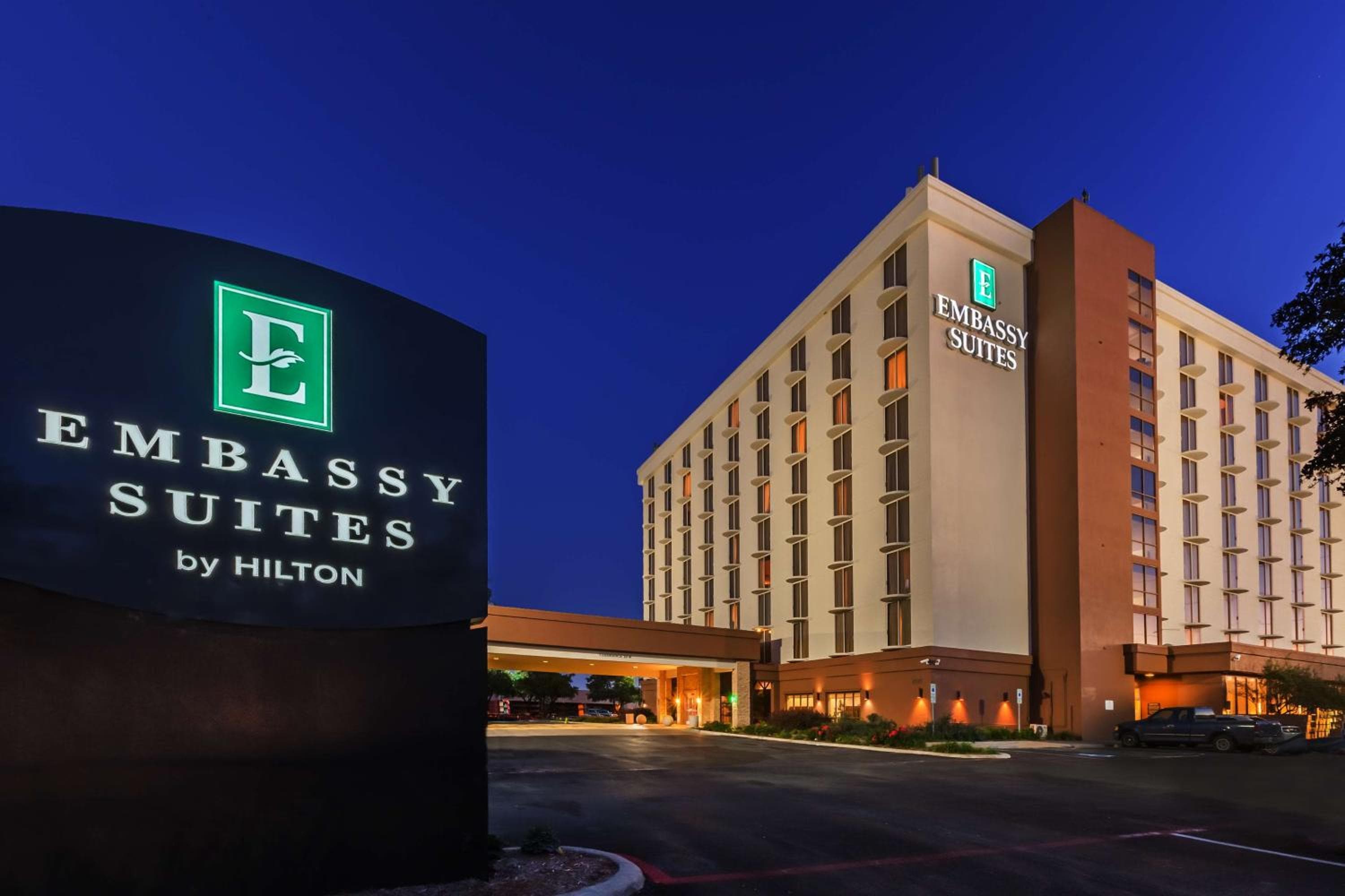 Embassy Suites by Hilton Dallas Market Center: building