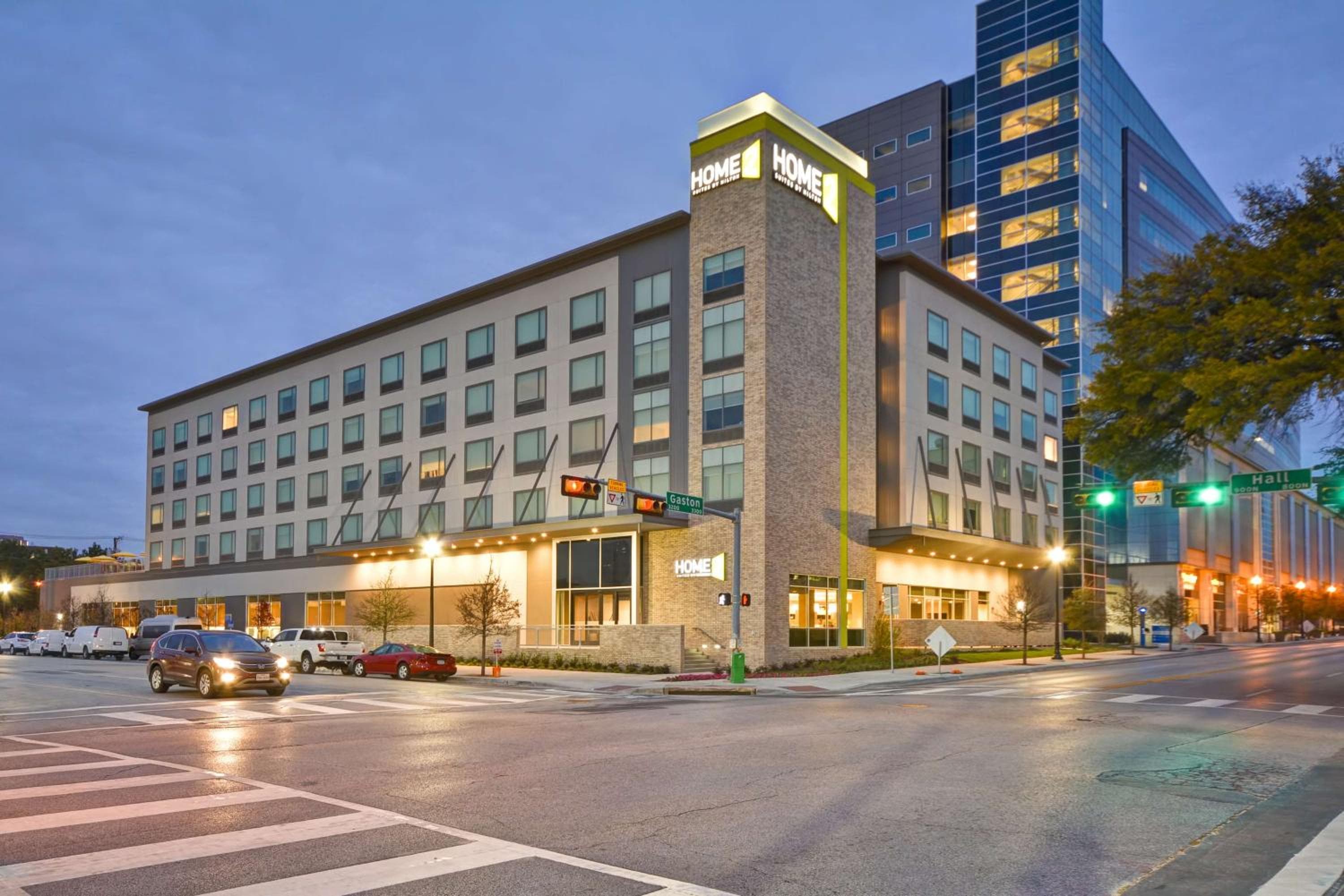 Home2 Suites by Hilton Dallas Downtown at Baylor Scott & White: building