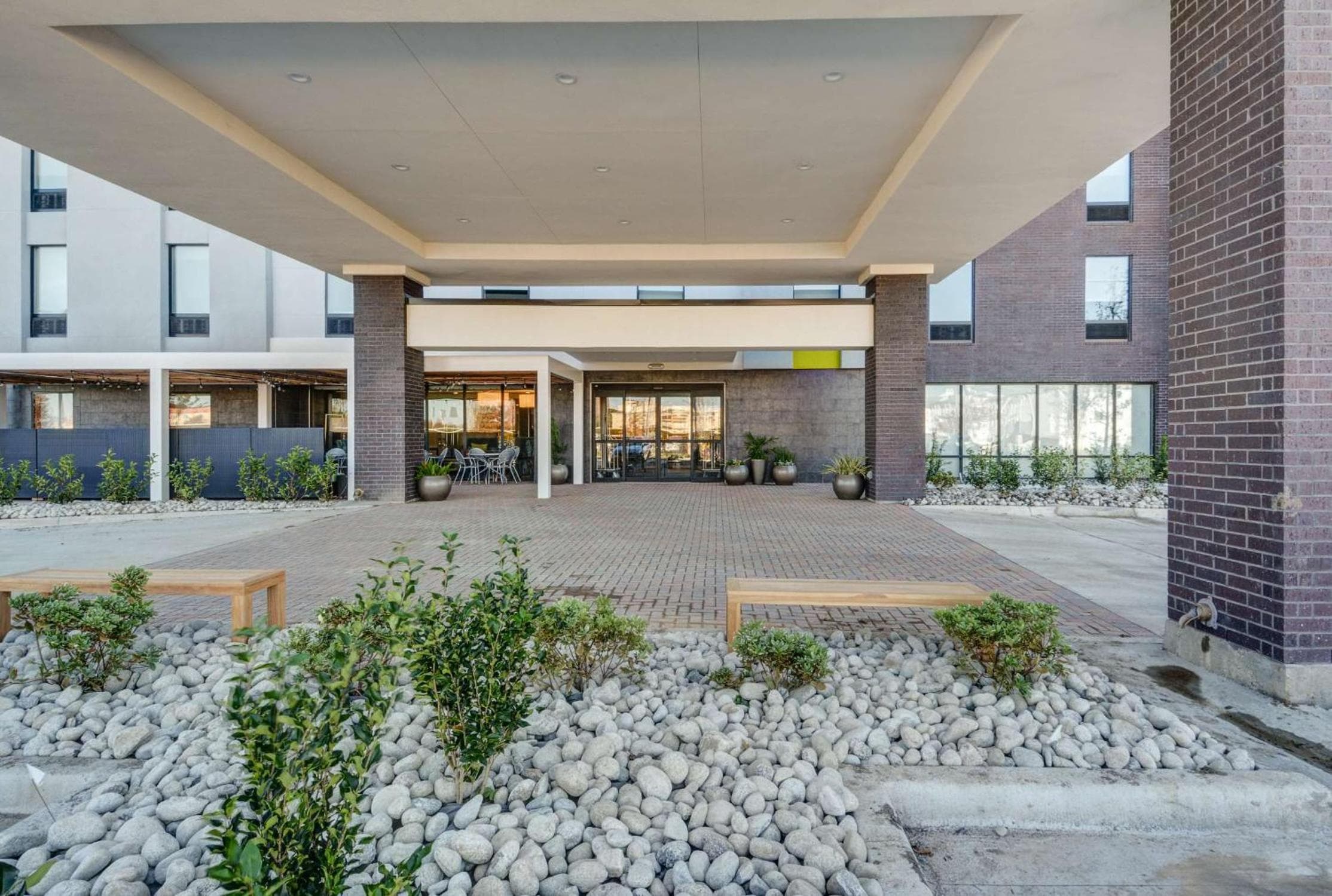 Home2 Suites by Hilton Irving/DFW Airport North: building
