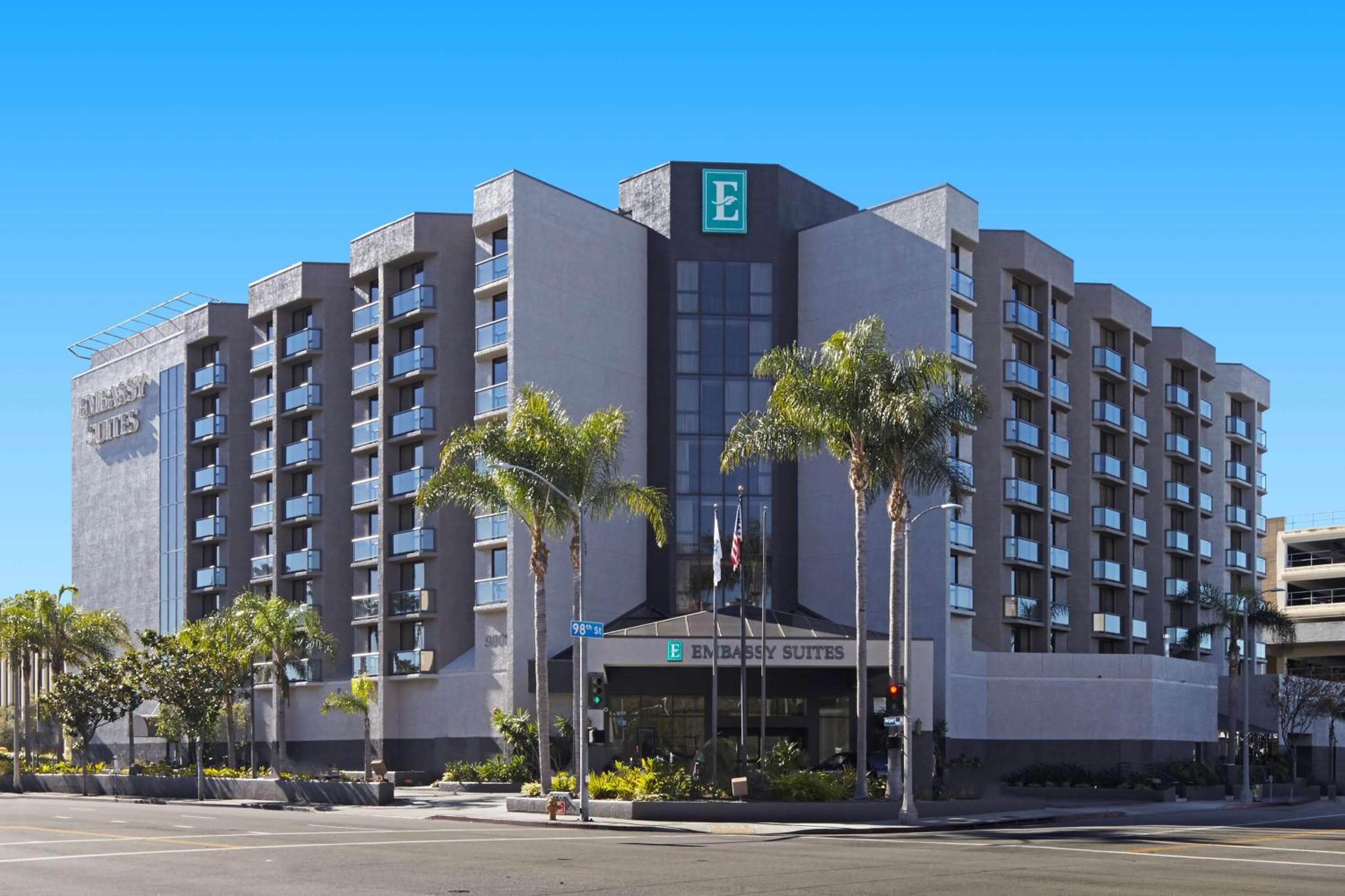 Embassy Suites Los Angeles - International Airport/North: building