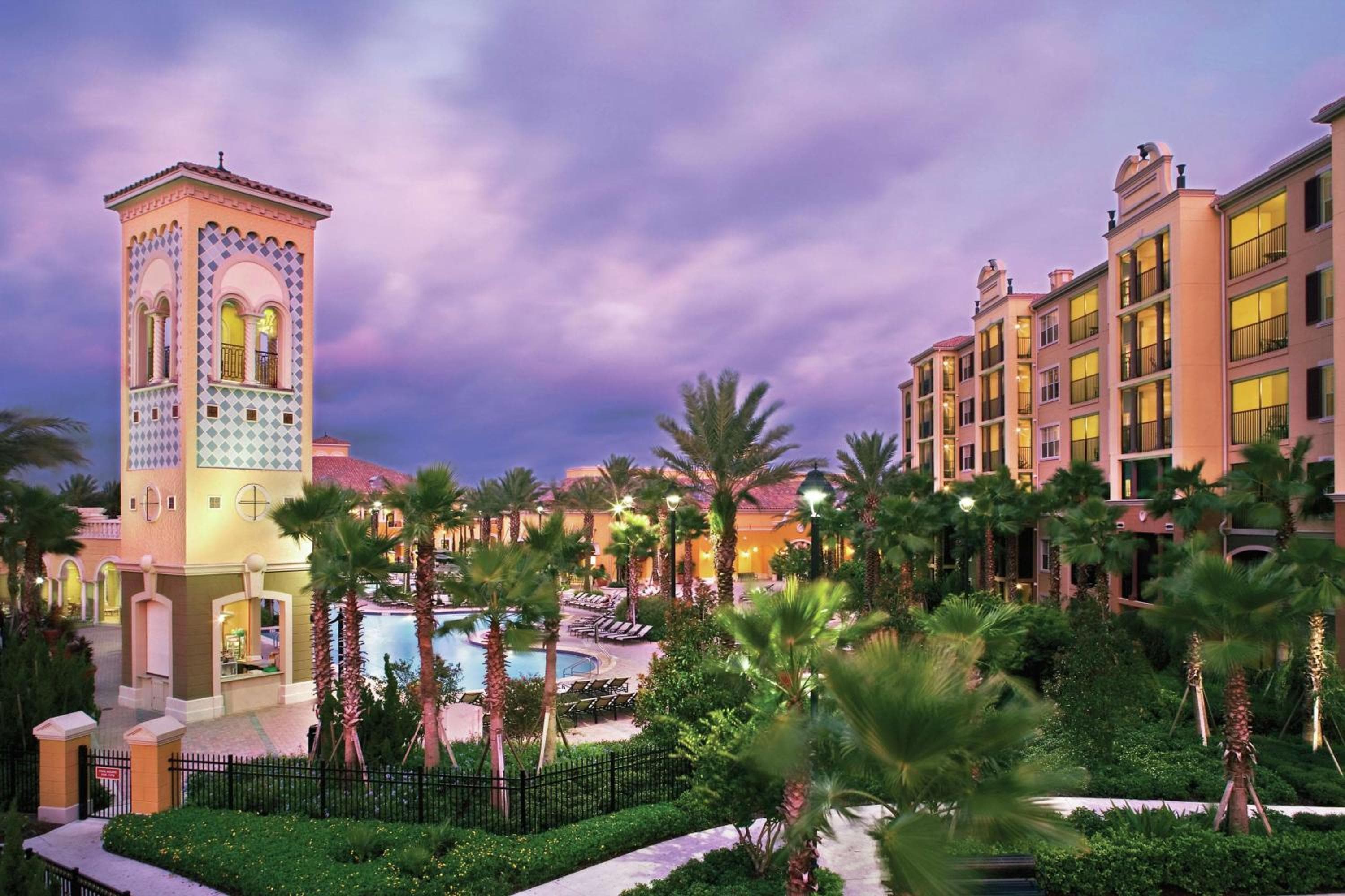 Hilton Grand Vacations Club Tuscany Village Orlando: building