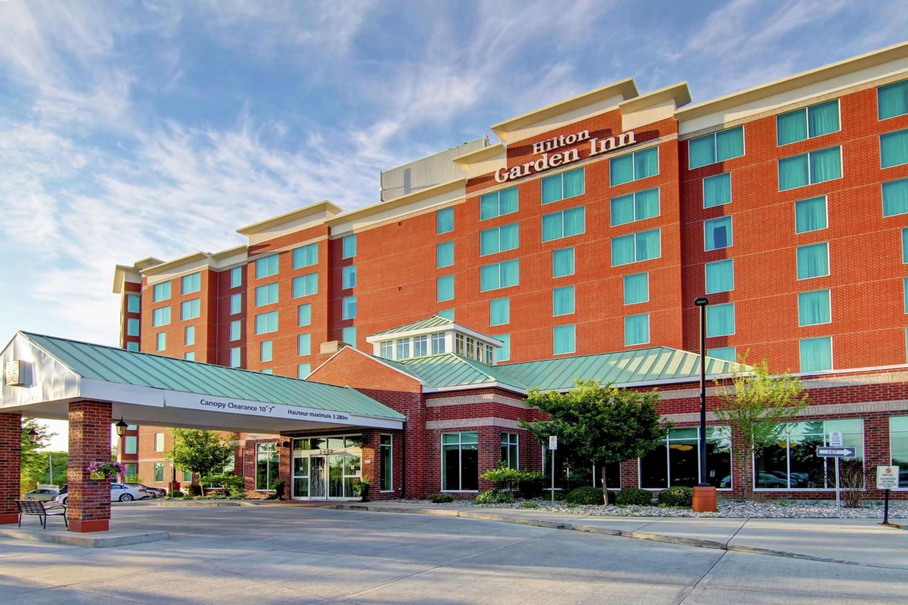 Hilton Garden Inn Ottawa Airport: building