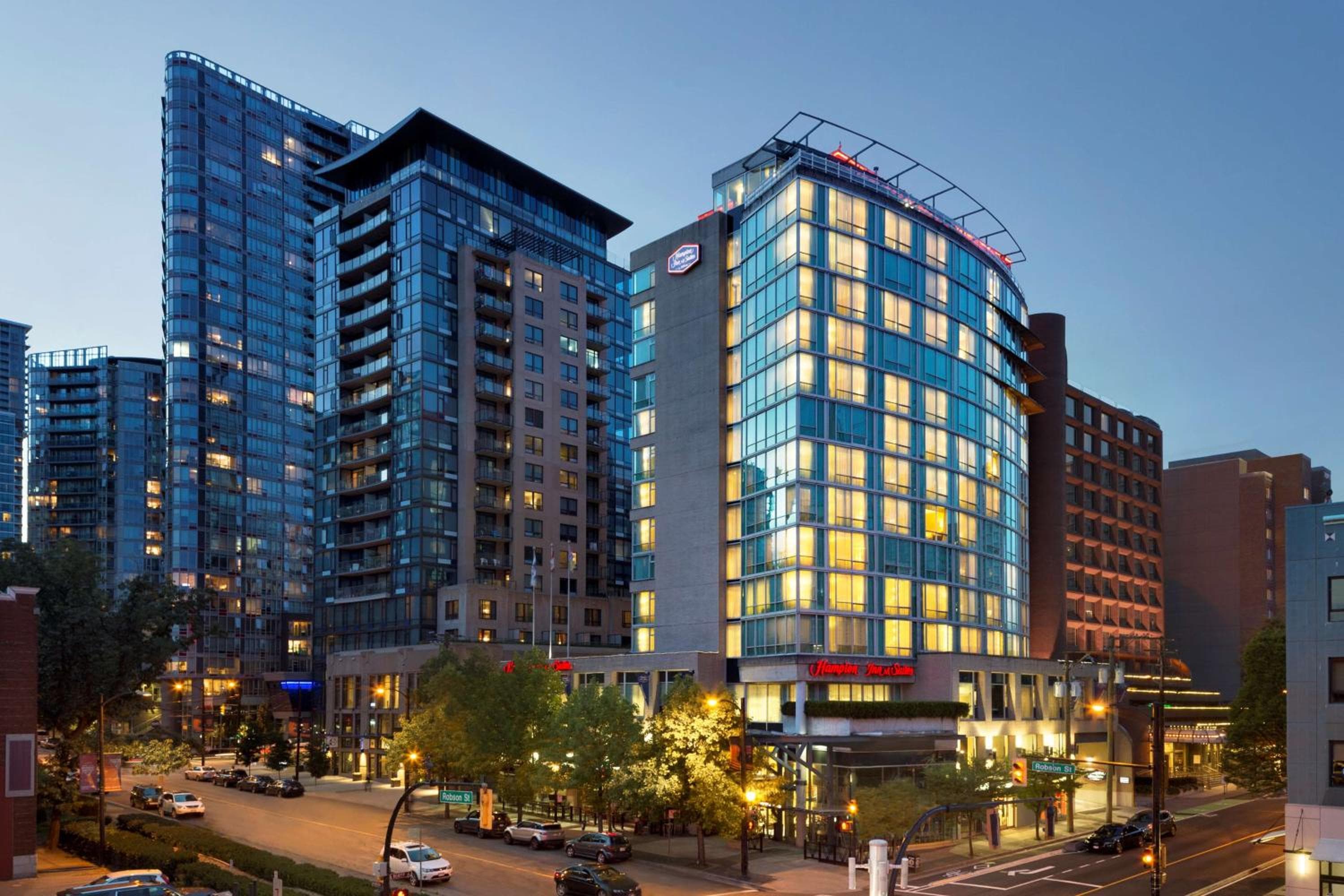 Hampton Inn & Suites, by Hilton - Vancouver Downtown: building