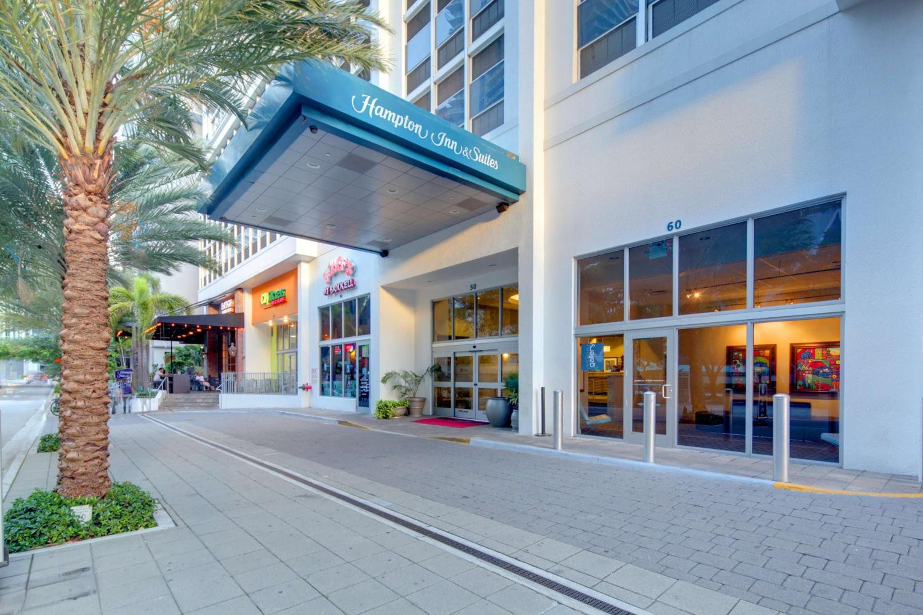 Hampton Inn & Suites by Hilton Miami Downtown/Brickell: building