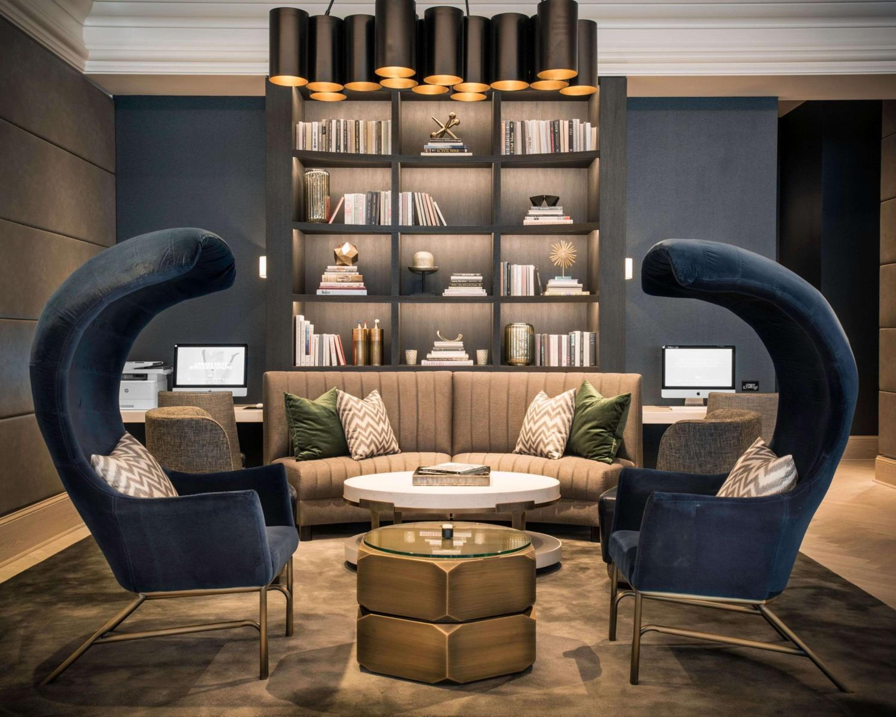 LondonHouse Chicago, Curio Collection by Hilton: hotel reception