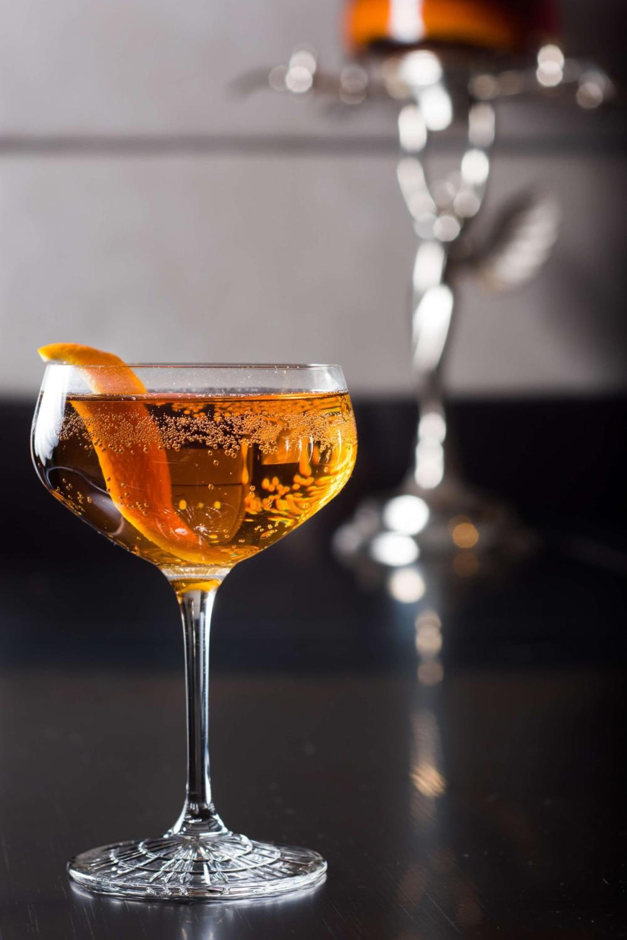 LondonHouse Chicago, Curio Collection by Hilton: bar