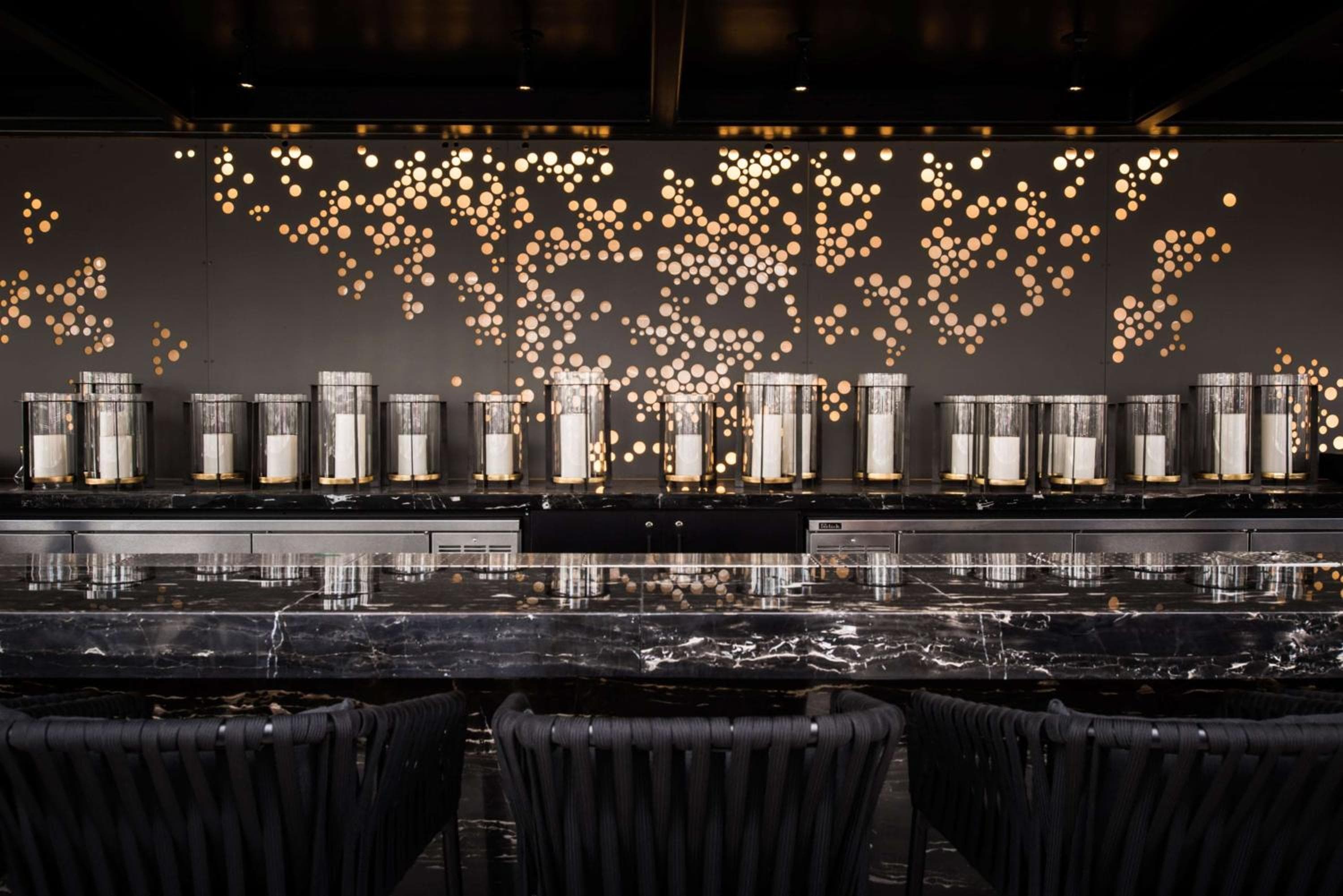 LondonHouse Chicago, Curio Collection by Hilton: bar