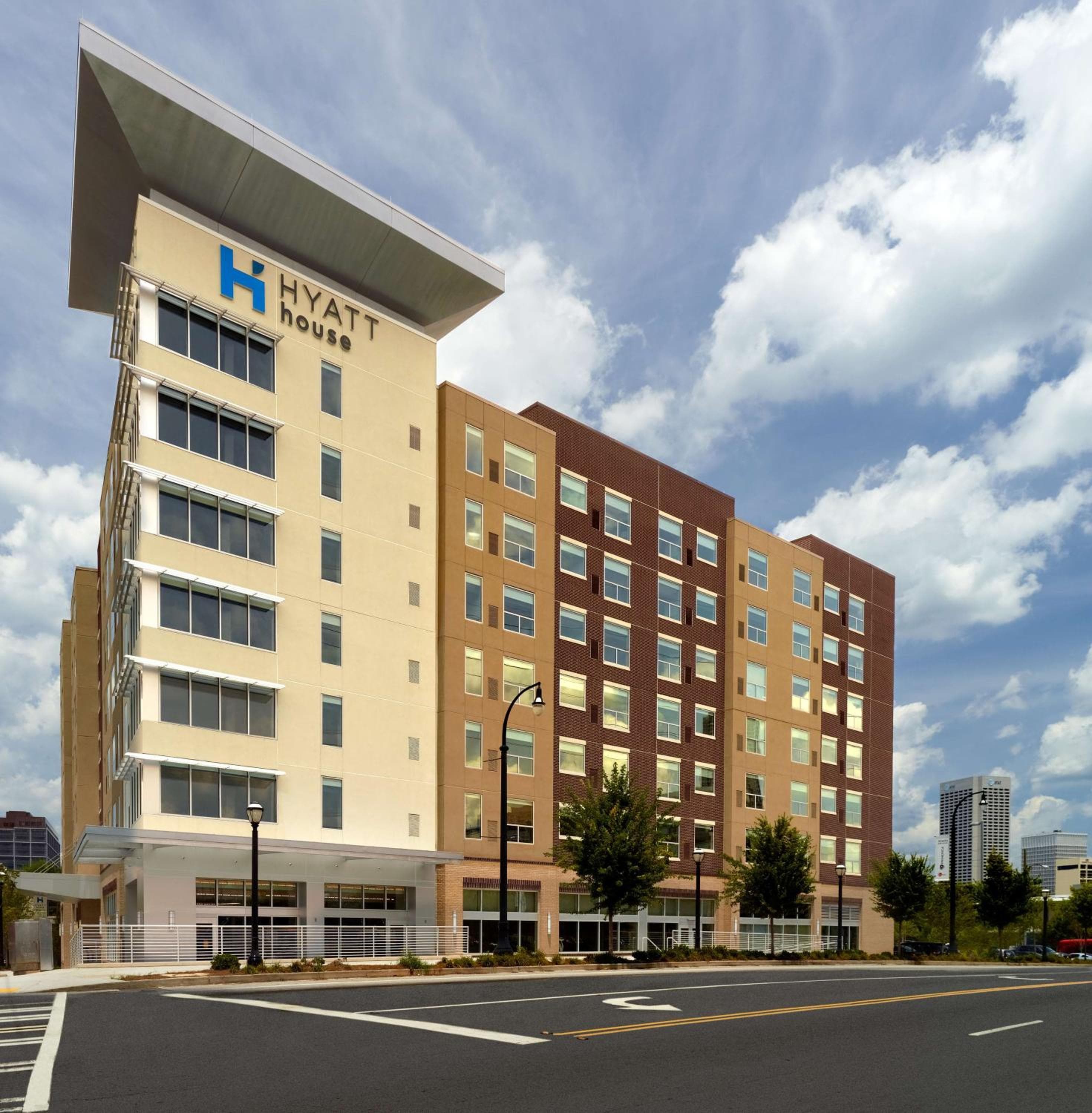 Hyatt House Atlanta Downtown: building
