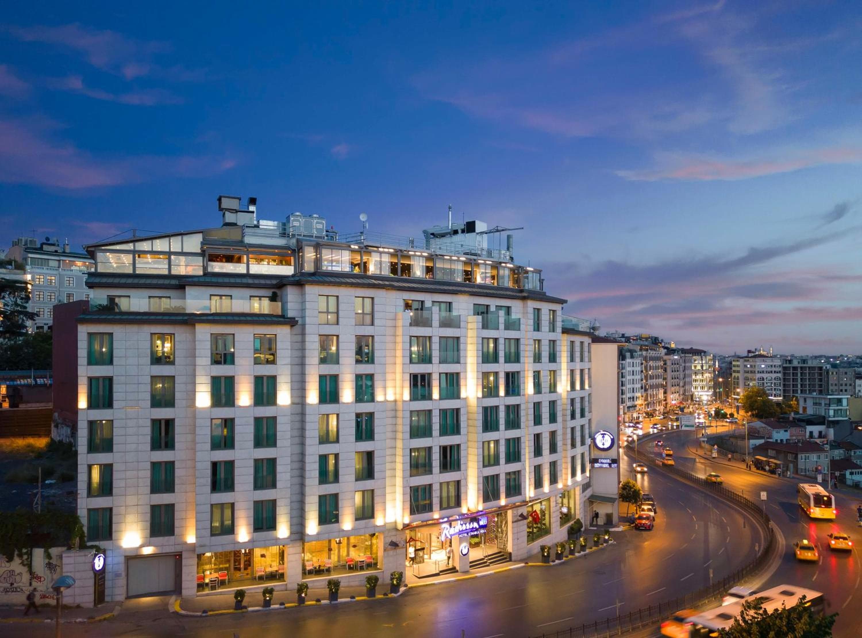 Radisson Blu Hotel Istanbul Pera: building