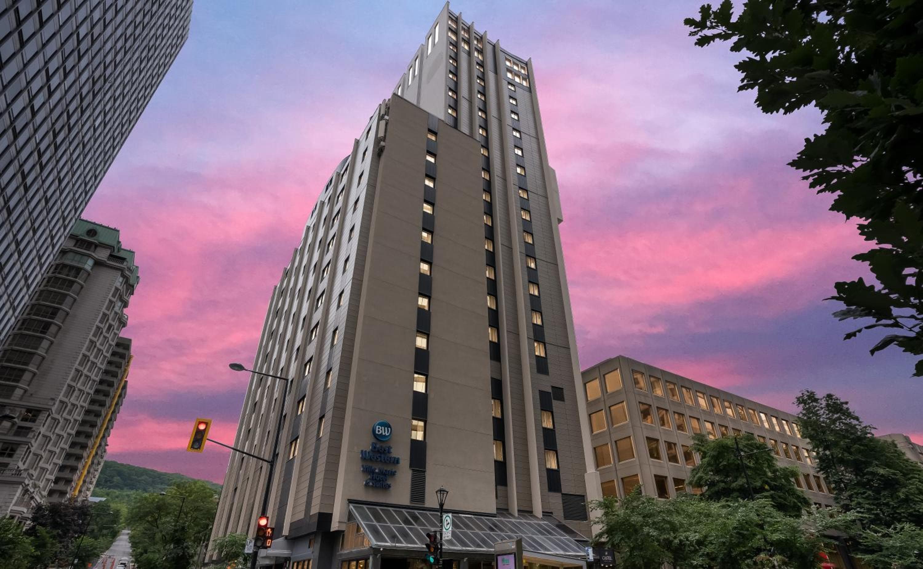 Best Western Ville-Marie Montreal Hotel & Suites: building