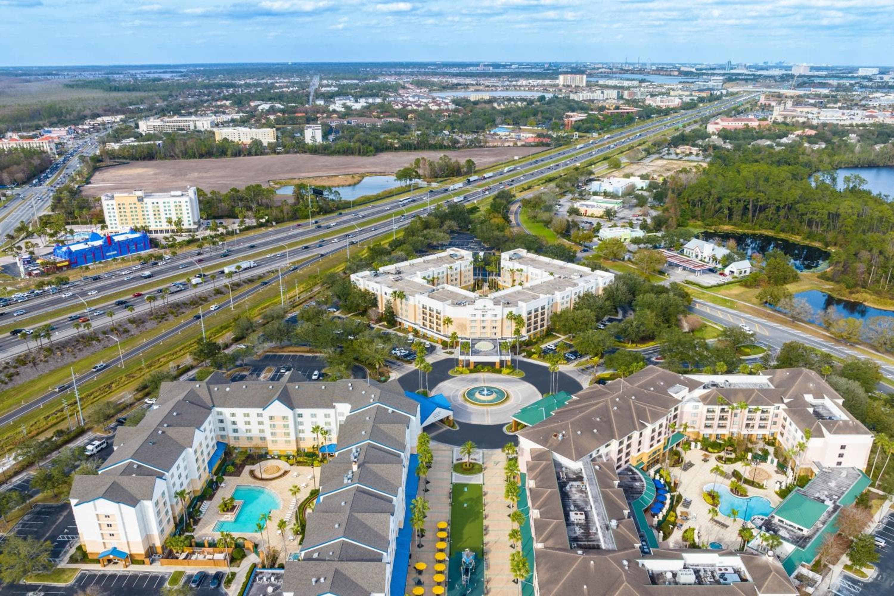 SpringHill Suites by Marriott Orlando Lake Buena Vista in Marriott Village: building