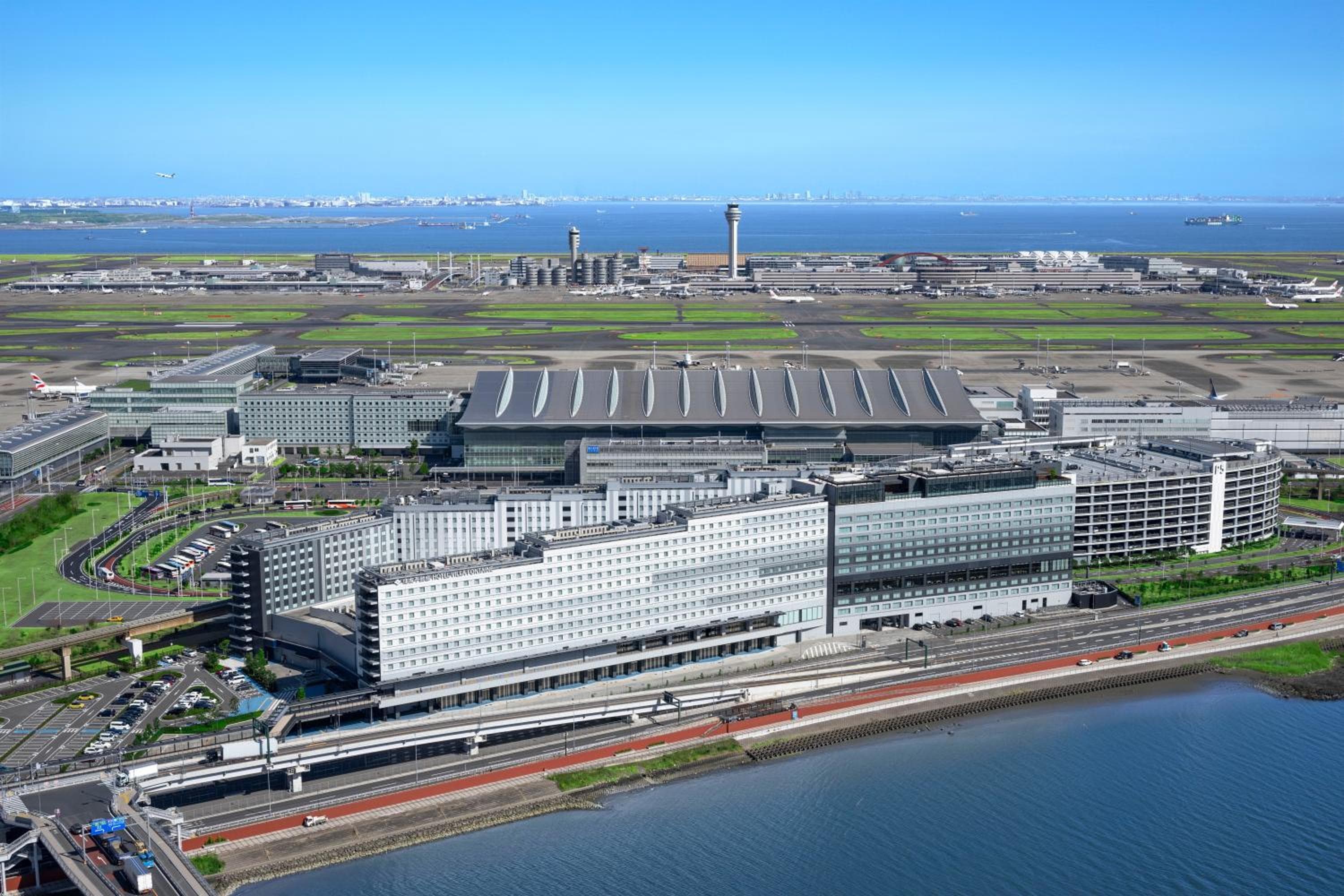 Villa Fontaine Grand Haneda Airport - Directly connected to Haneda Airport Terminal 3: building