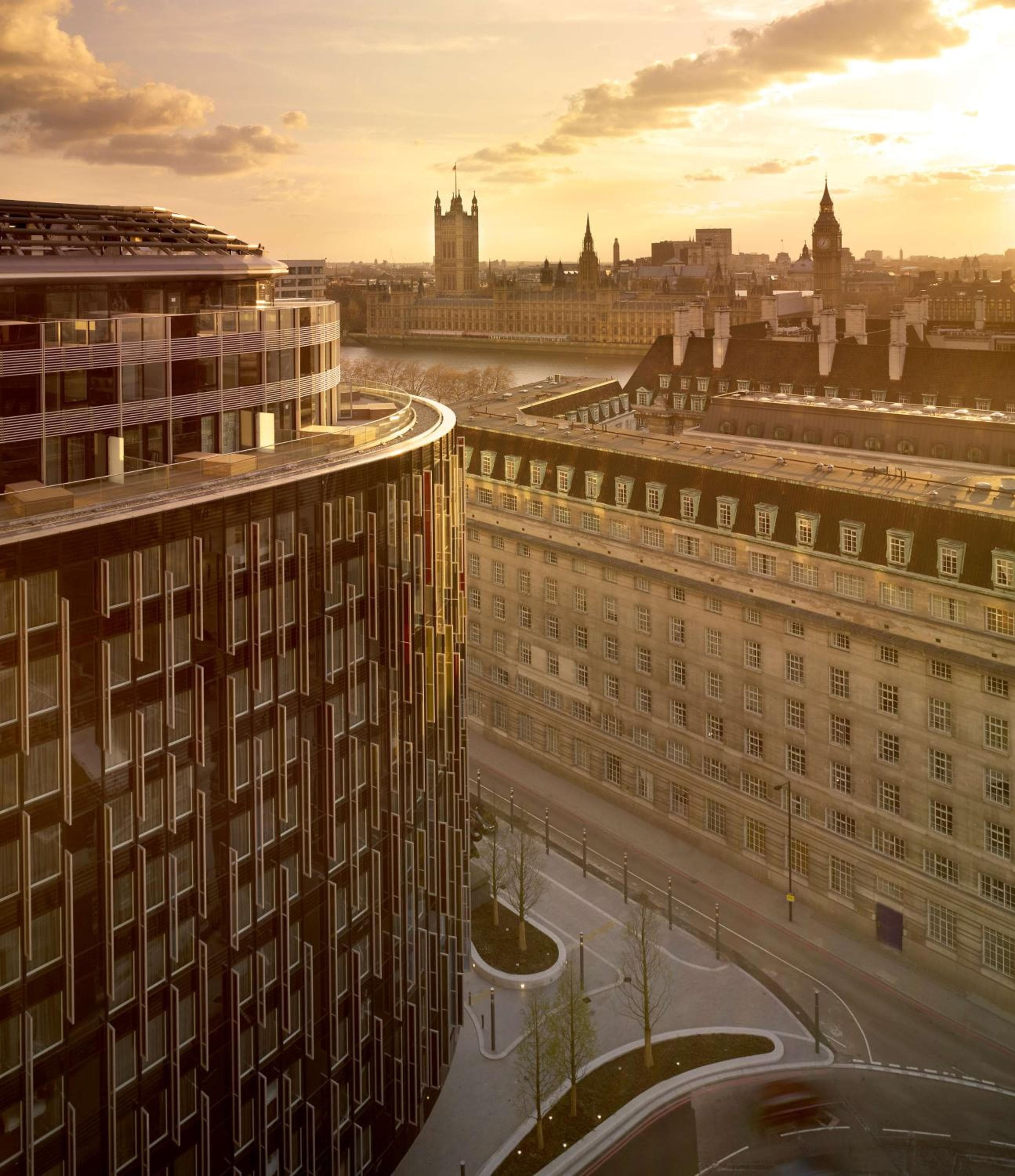 Park Plaza London Westminster Bridge: building