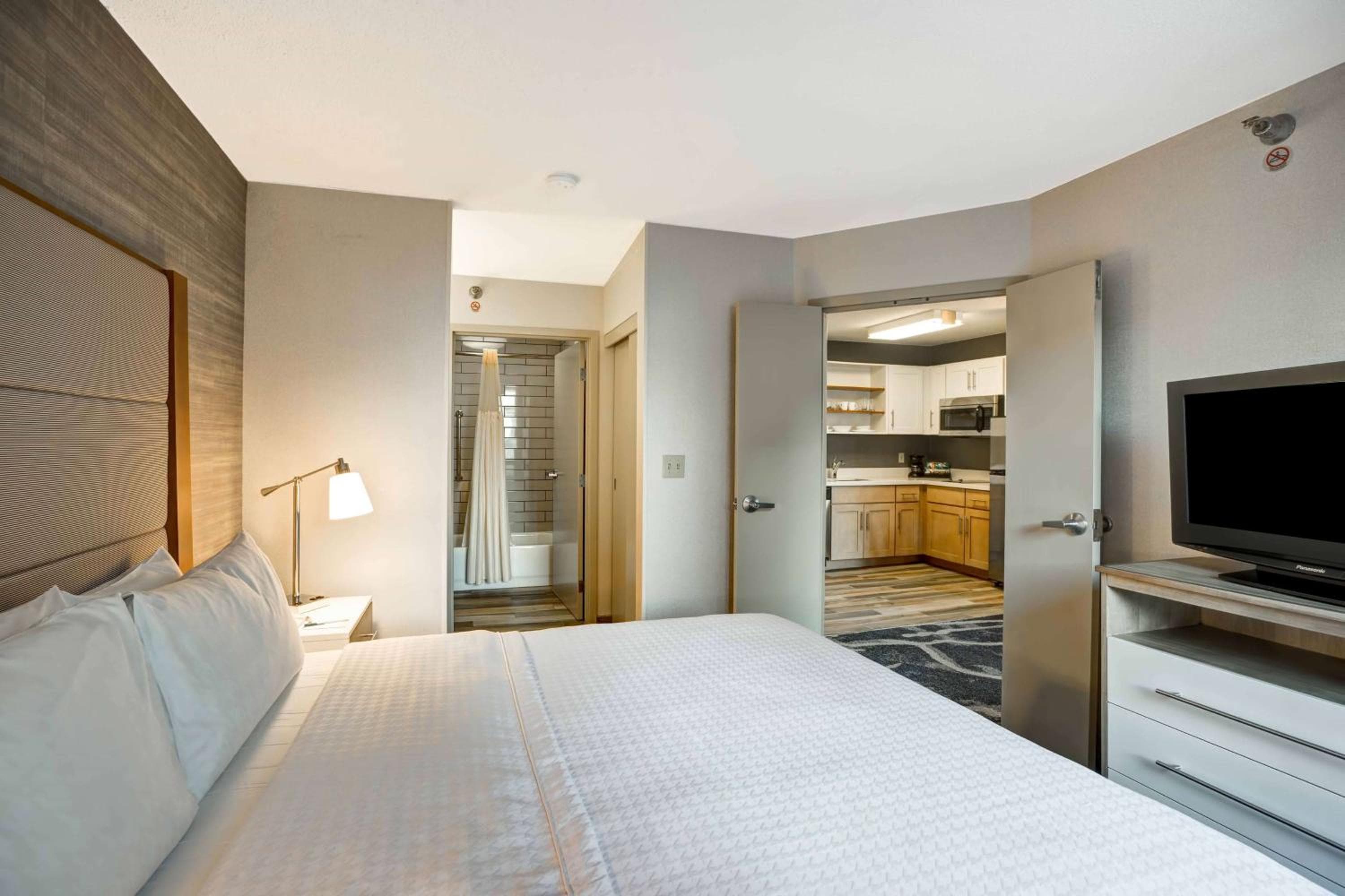 Homewood Suites by Hilton Chicago-Downtown: hotel room