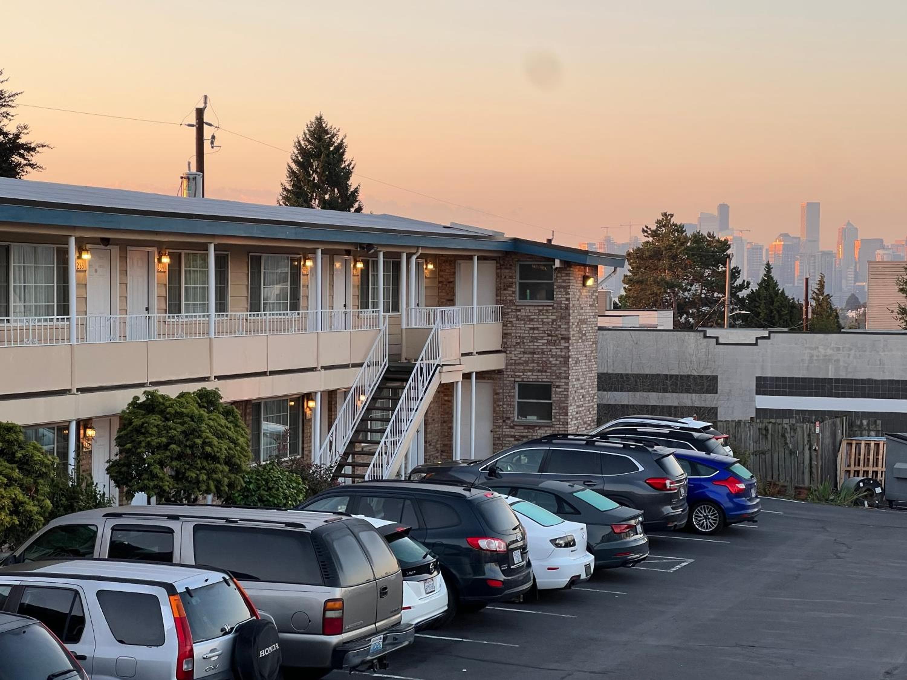 Marco Polo Motel: building