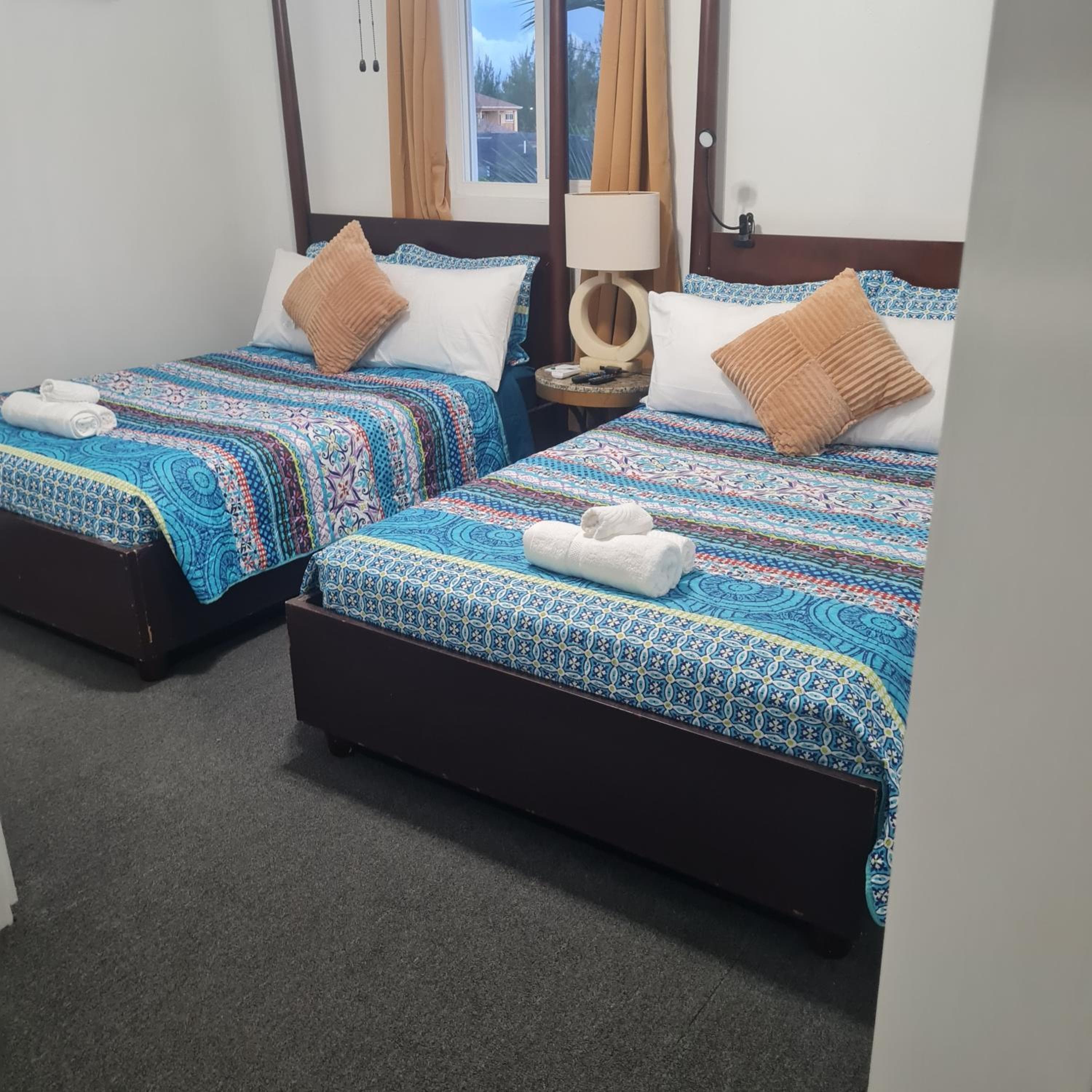 BELL At The Airport Suites - No Smoking & Adults Only - Free Airport Transportation
