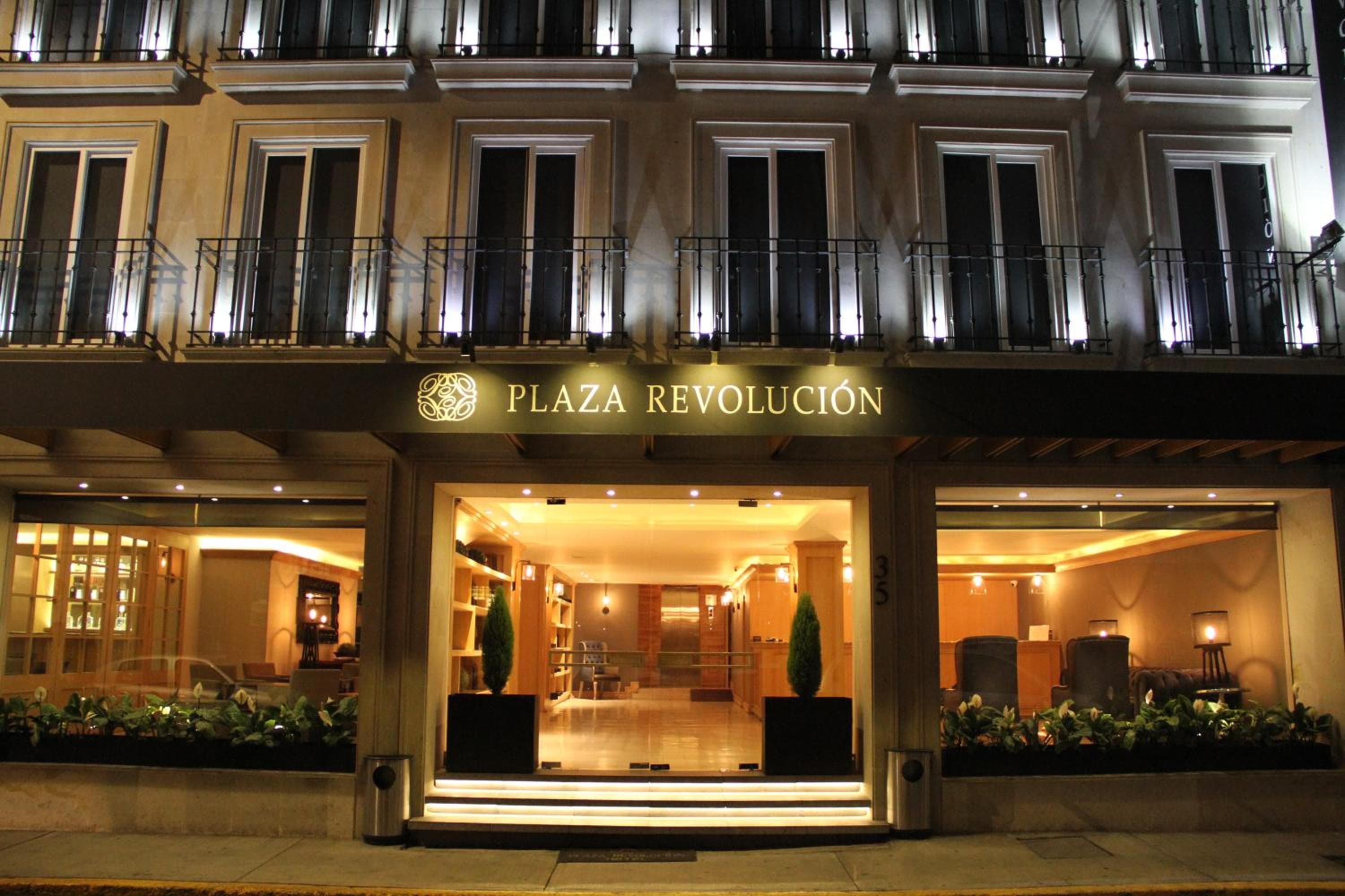 Hotel Plaza Revolución: building