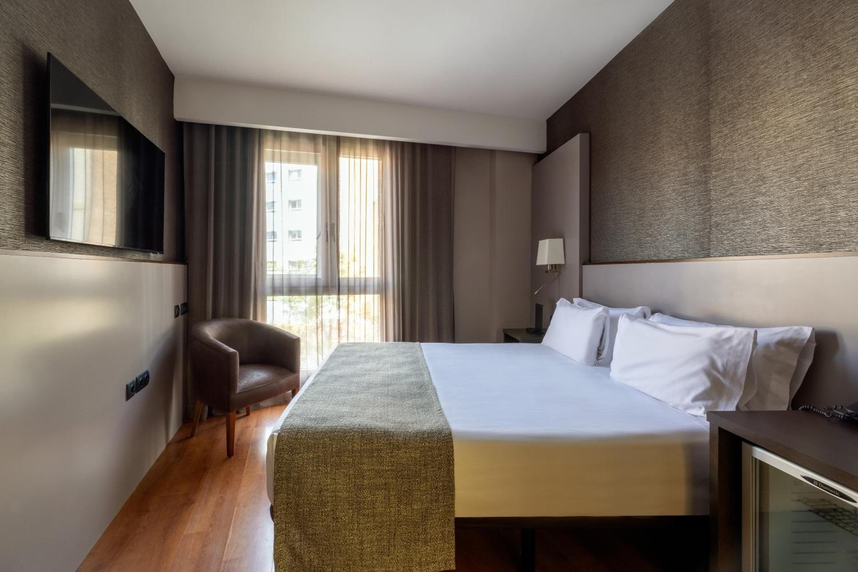 Catalonia Atenas: hotel room