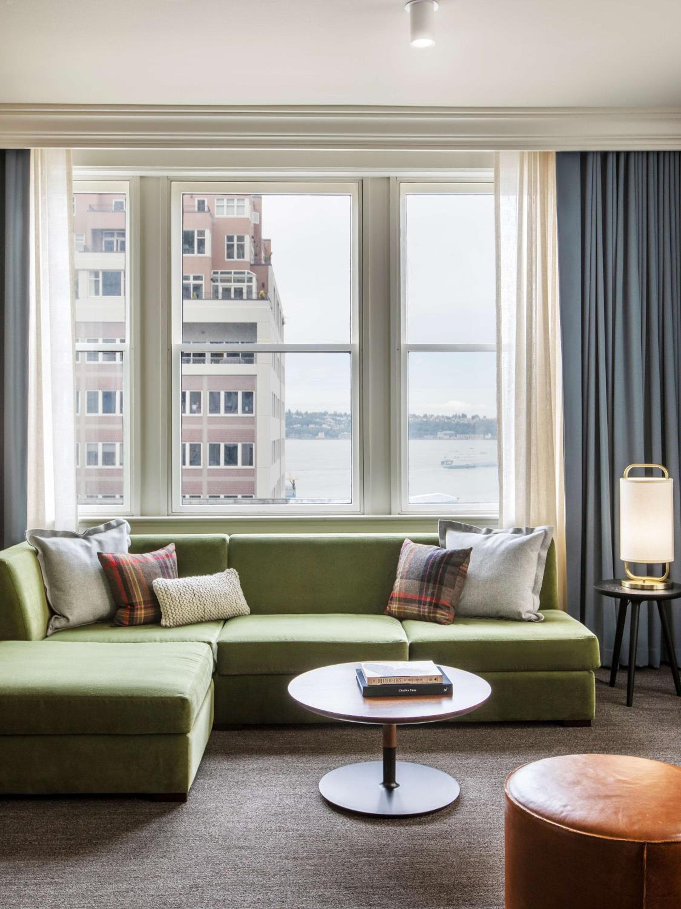 The Alexis Royal Sonesta Hotel Seattle: hotel room