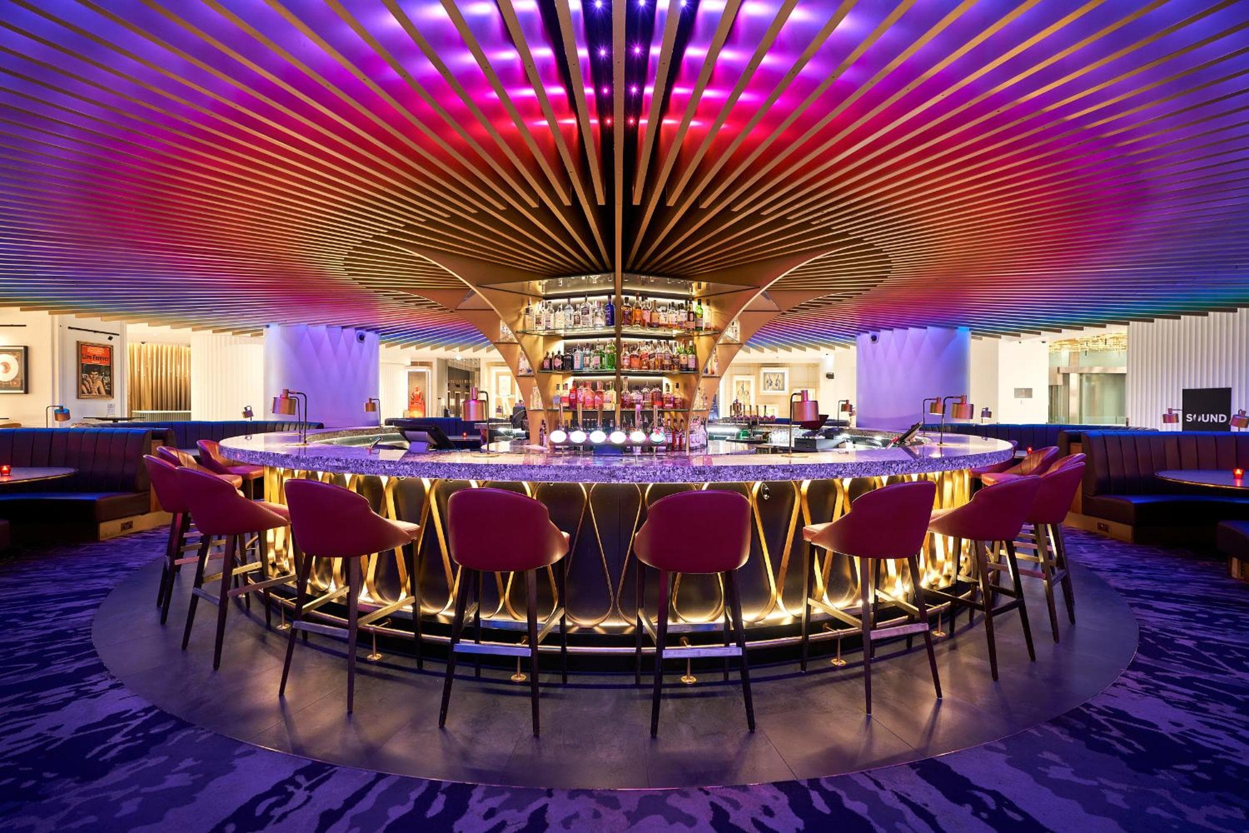 The Cumberland, London: bar