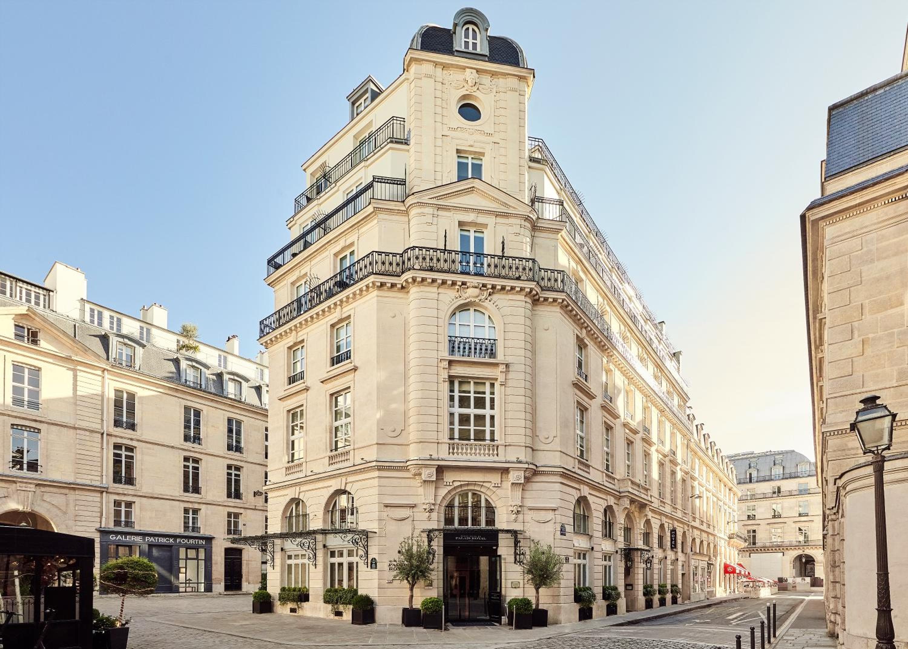 Grand Hôtel Du Palais Royal: building
