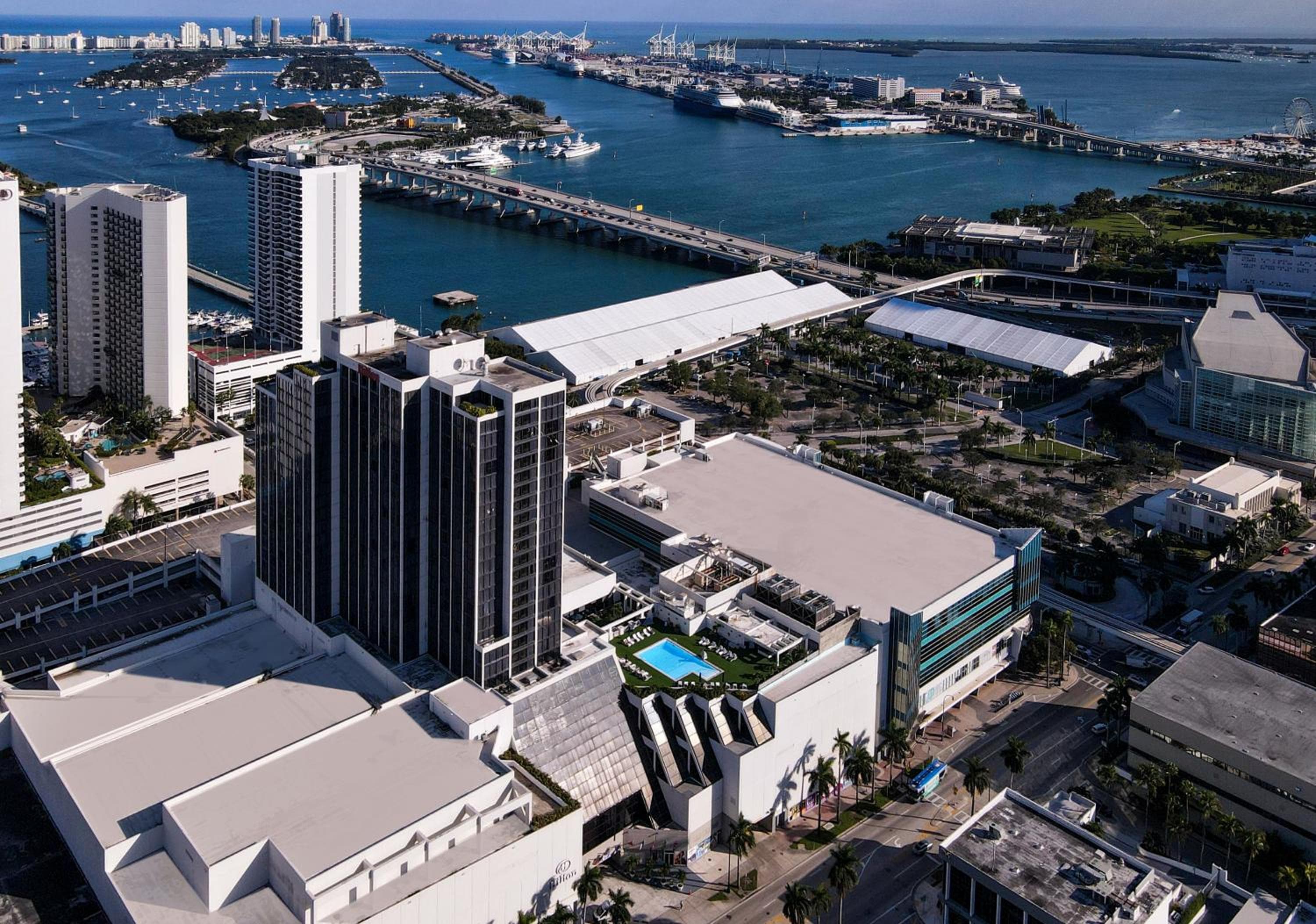 Hilton Miami Downtown: building