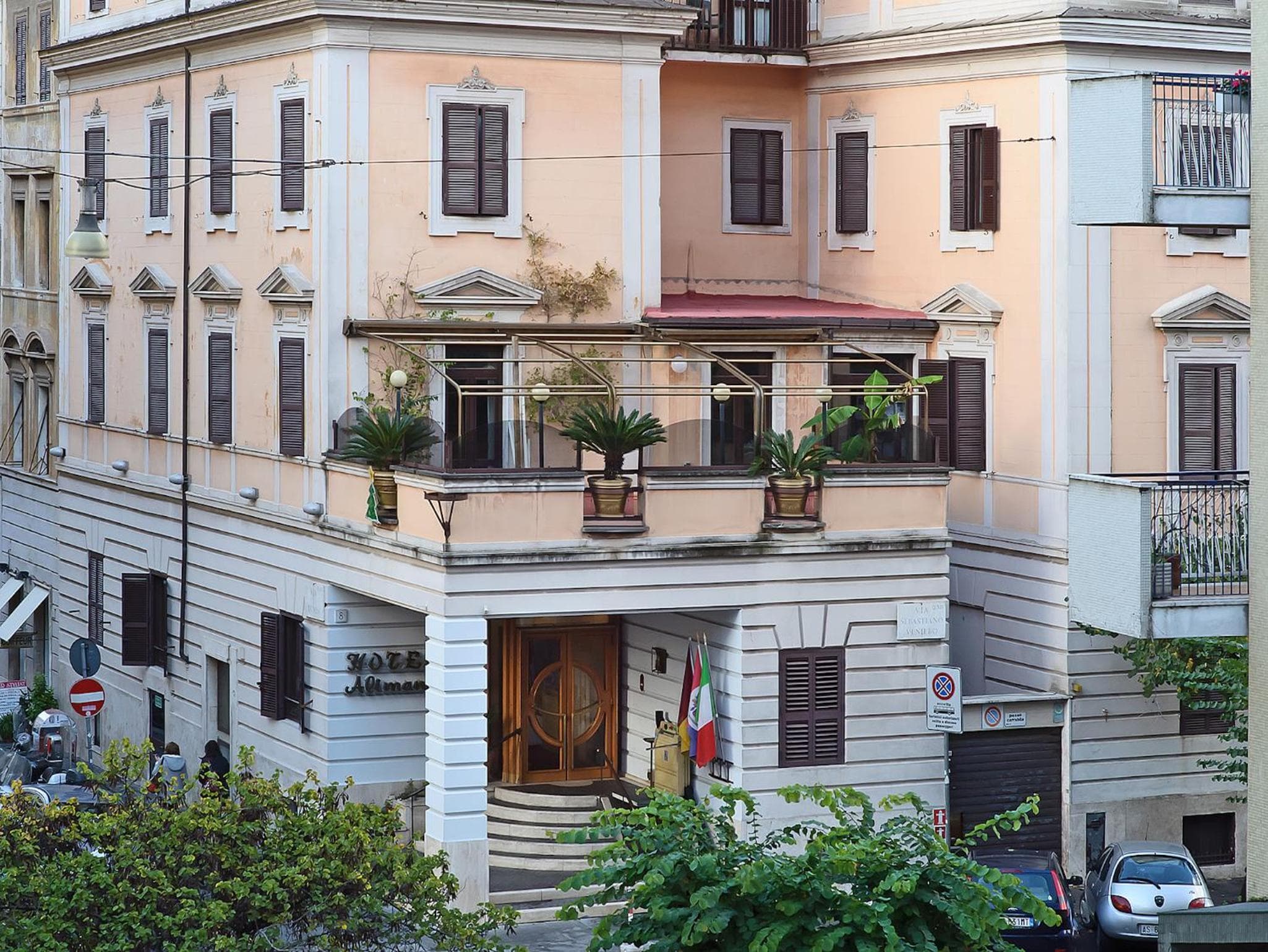 Hotel Museum: building