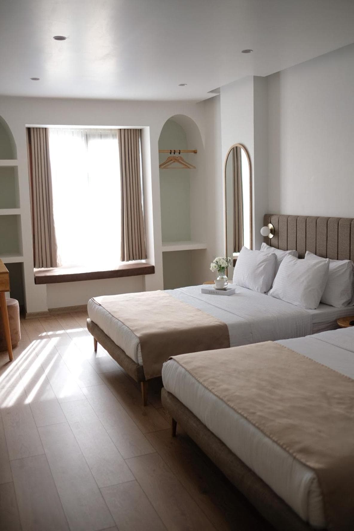 Meshk Airport Hotel: hotel room