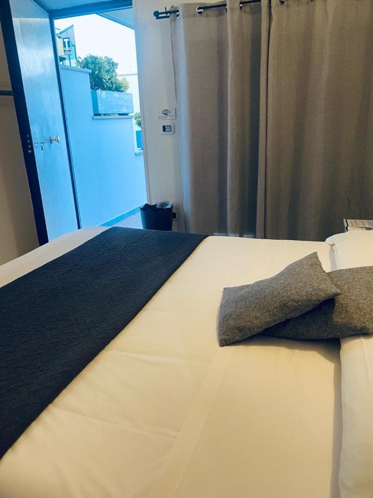 Airport Hotel: hotel room