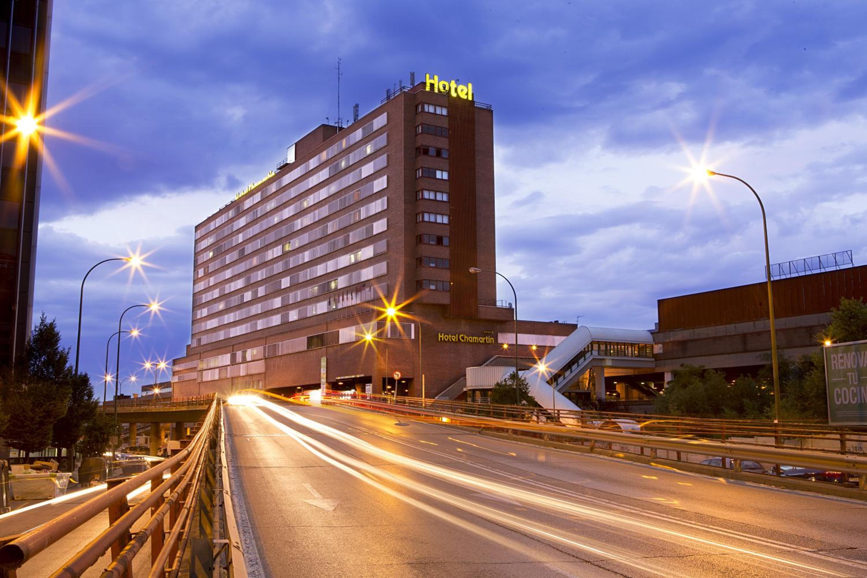 Hotel Chamartin The One: building