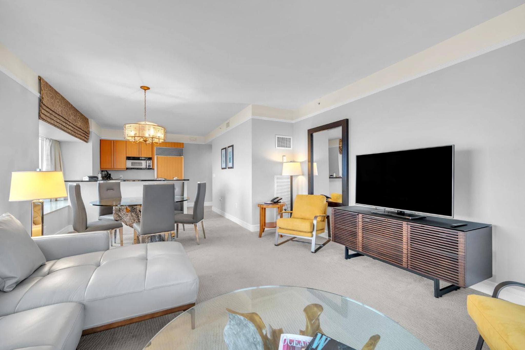 2 Bedroom OR King Studio Suites Four Seasons Hotel Miami Free Wi-Fi & Free Parking: hotel room