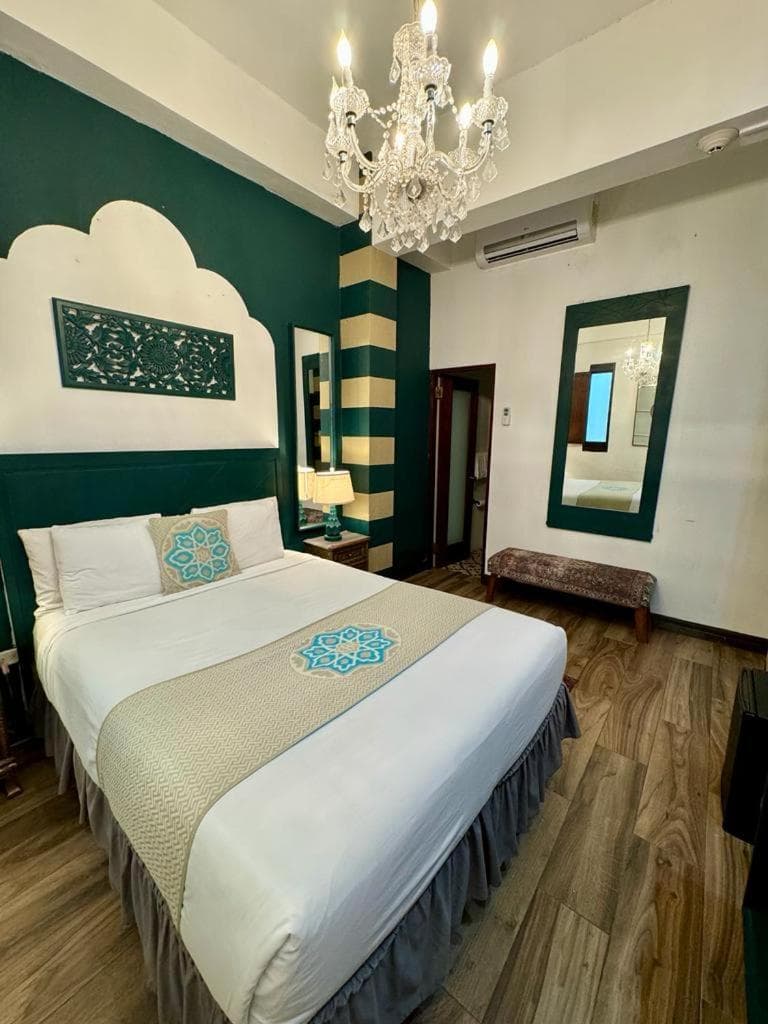 CasaBlanca Hotel